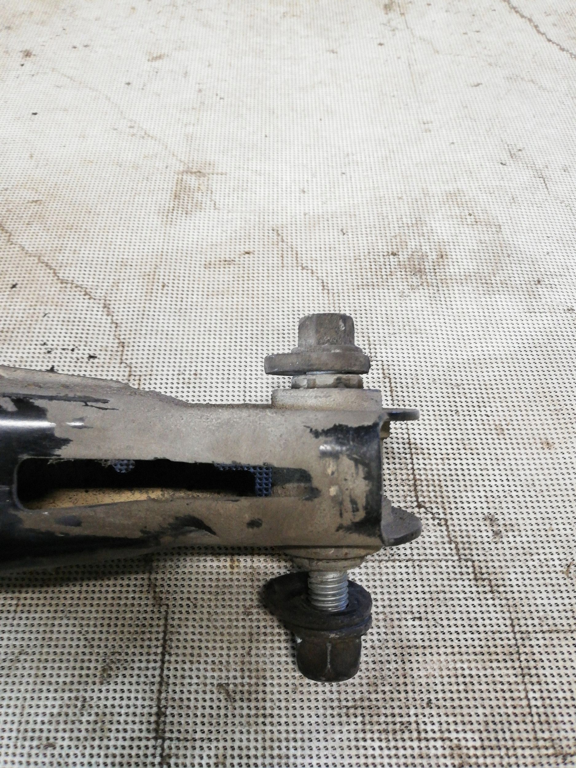 Supporto molla posteriore Volvo V40 2016 OE ERN67515 image 4