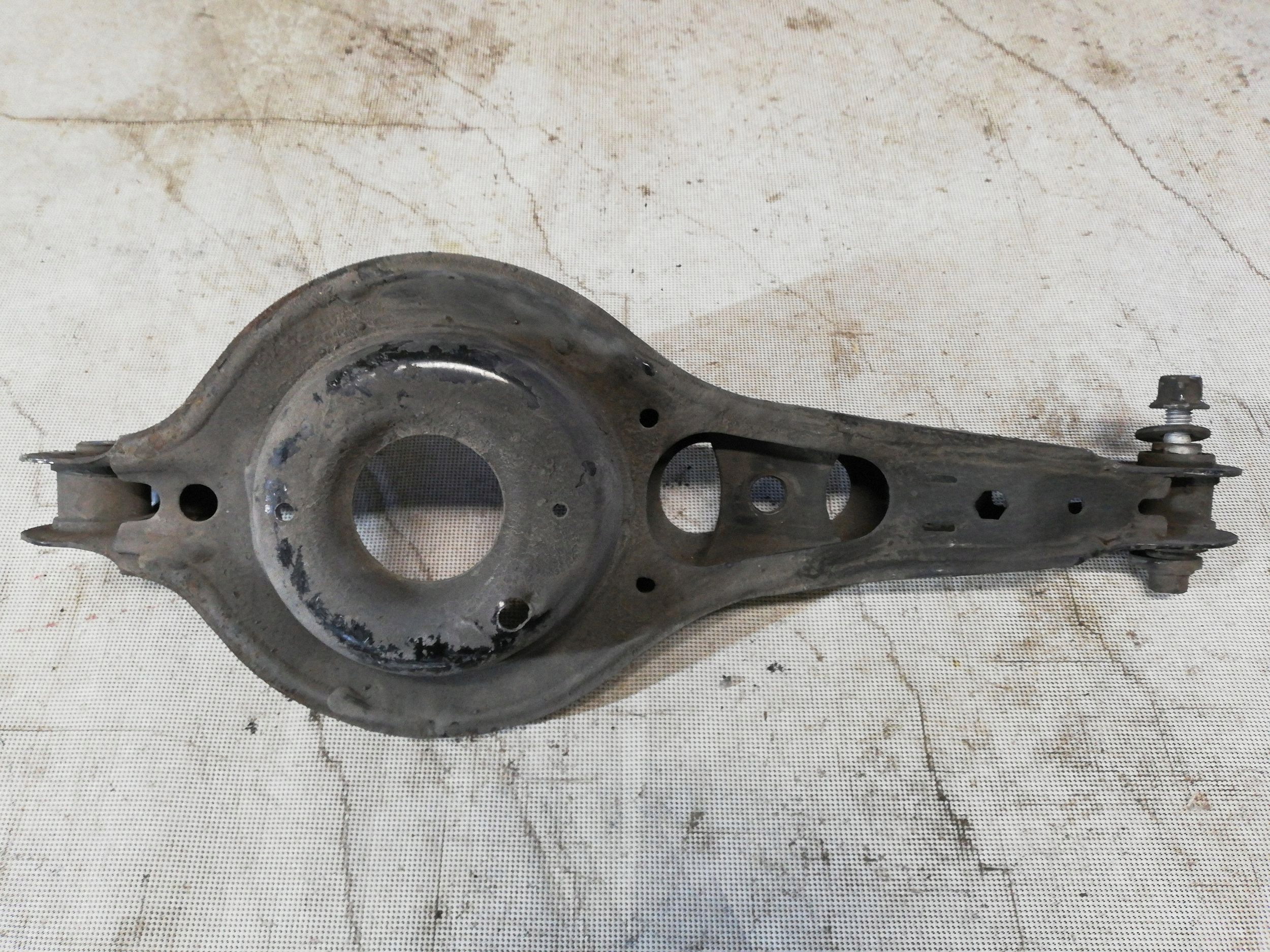Supporto molla posteriore Volvo V40 2016 OE ERN67515 image 5