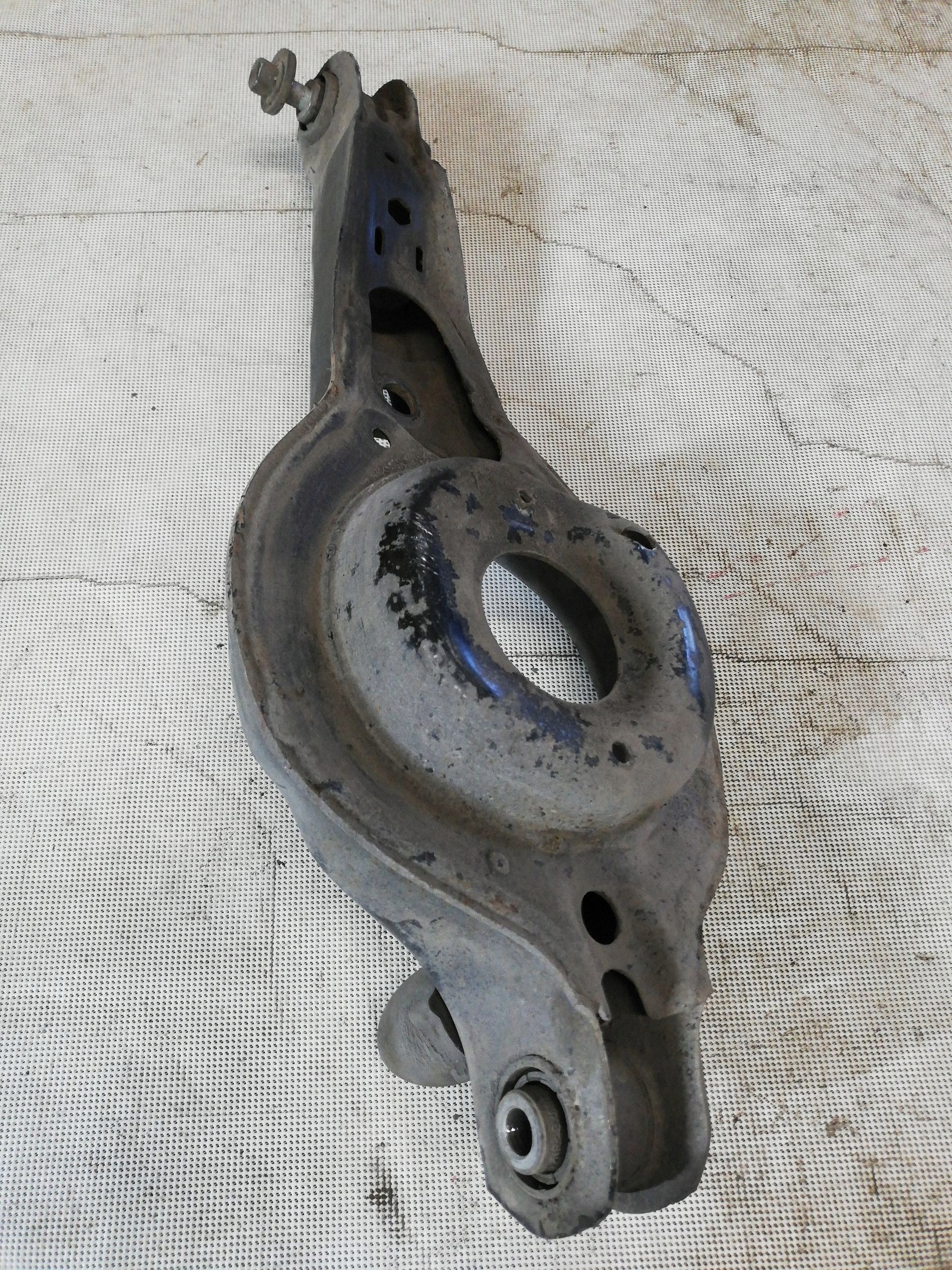 Soporte de resorte trasero Volvo V40 2016 image 3