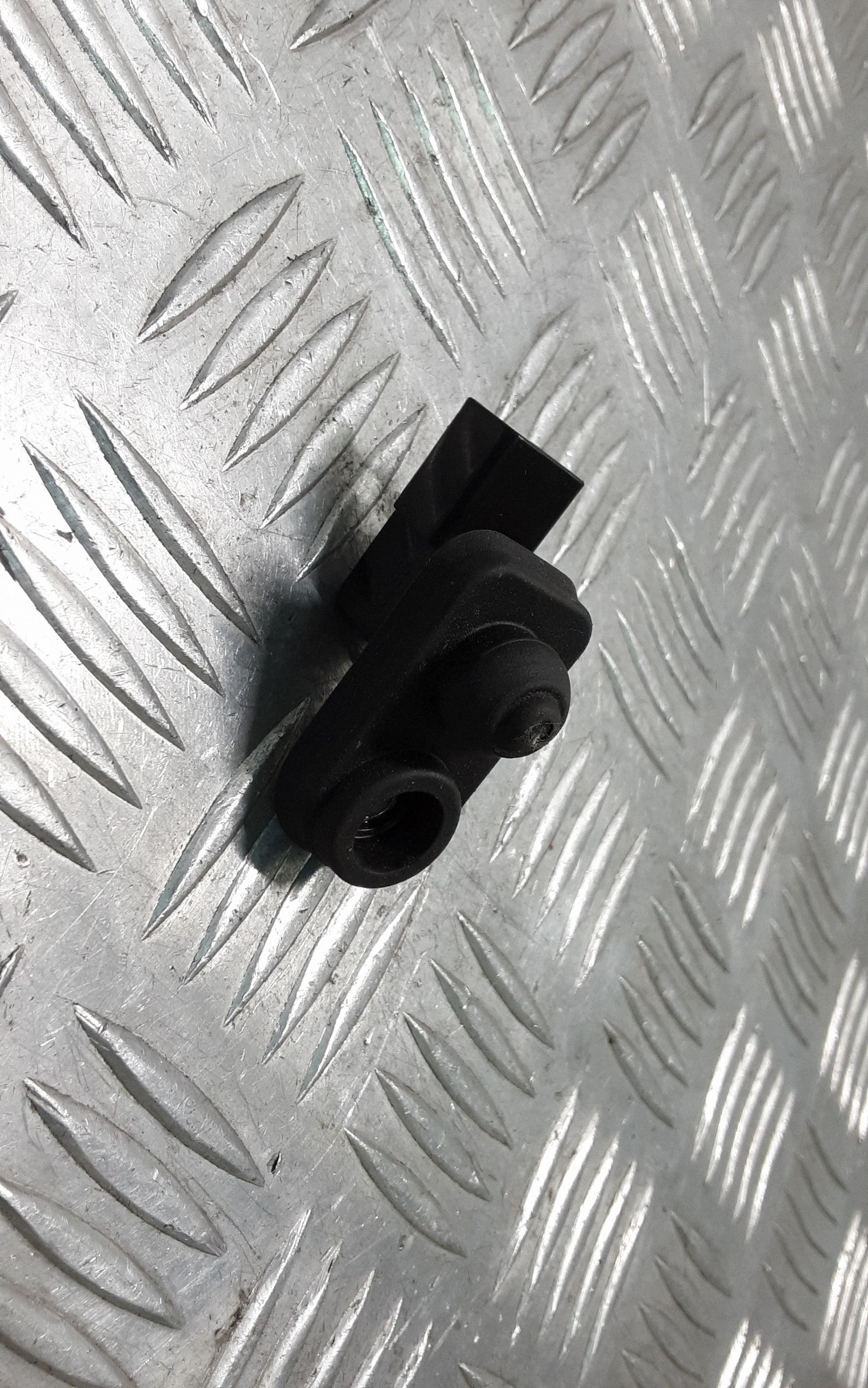 Mitsubishi Outlander 2019 Achterdeurcontactsensor ERN67890 image 2