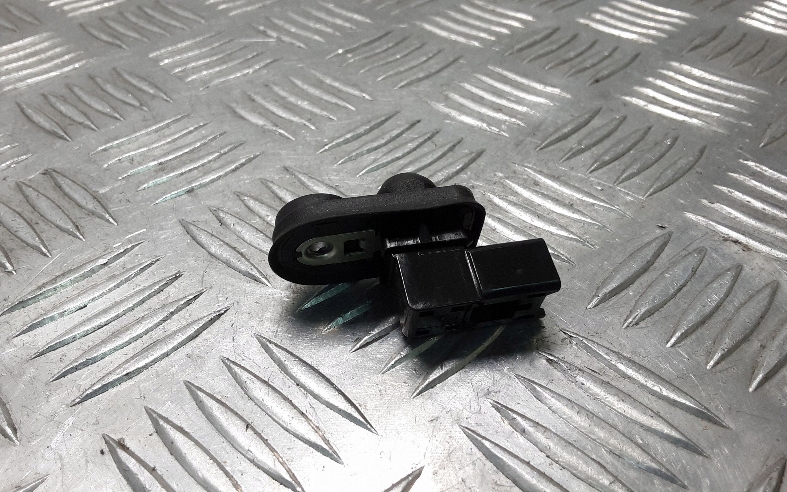 Mitsubishi Outlander Türöffner-Sensor 2019 OEM ERN67898