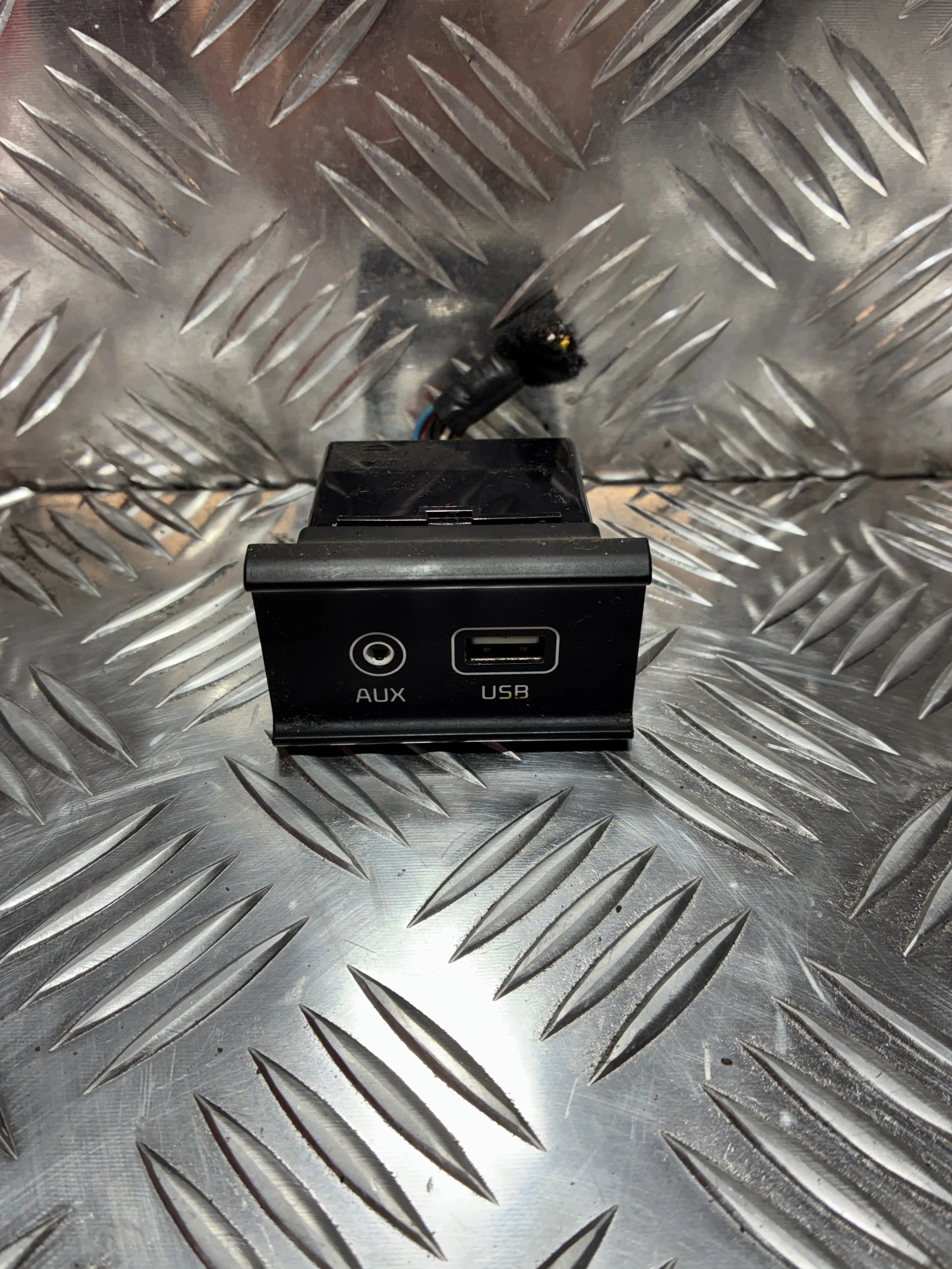 Used AUX/USB Socket Module Panel Kia Sportage IV QL 2015+ image 2