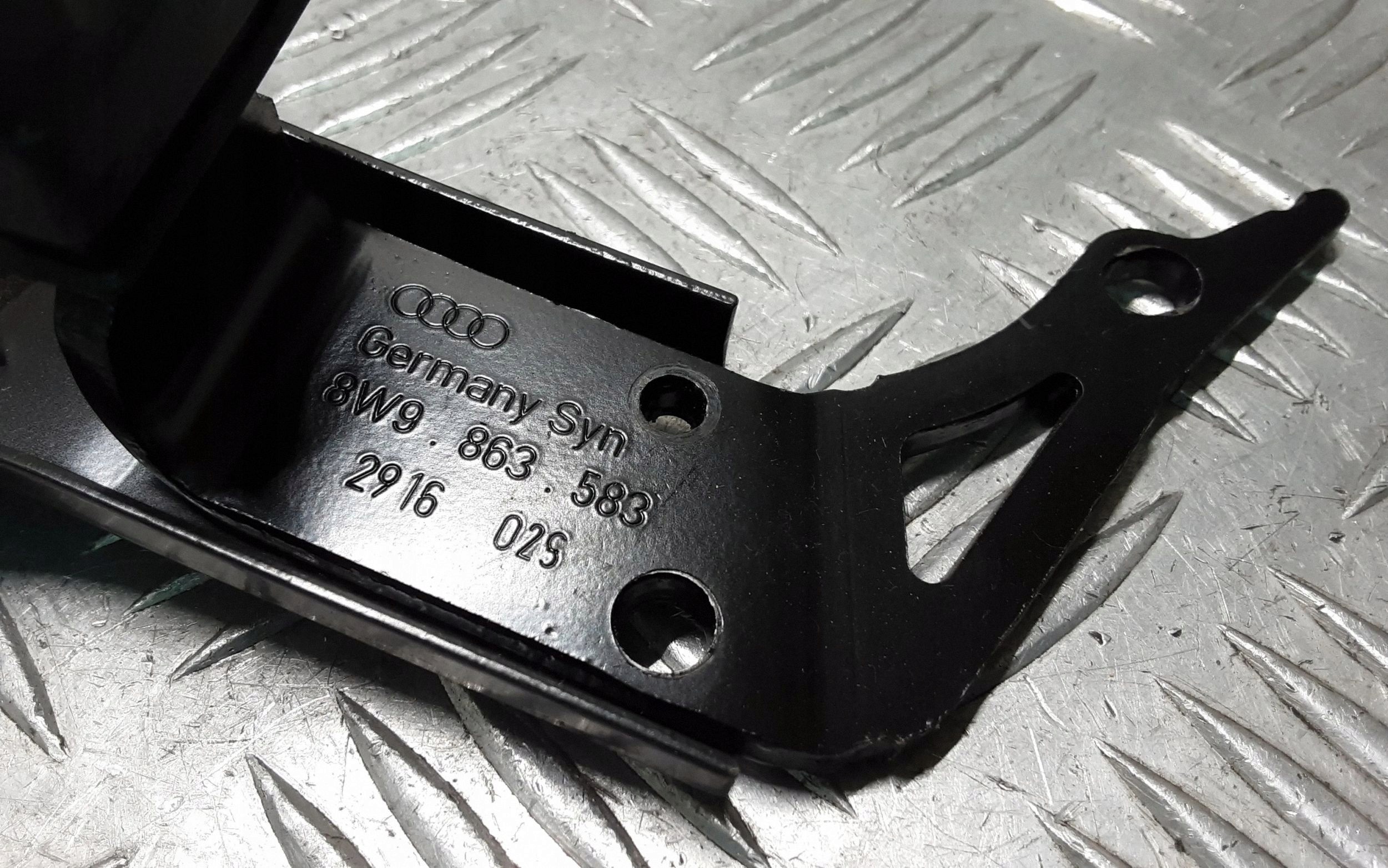 Audi A4 S4 B9 2016 Support Coffre Arrière Gauche image 3