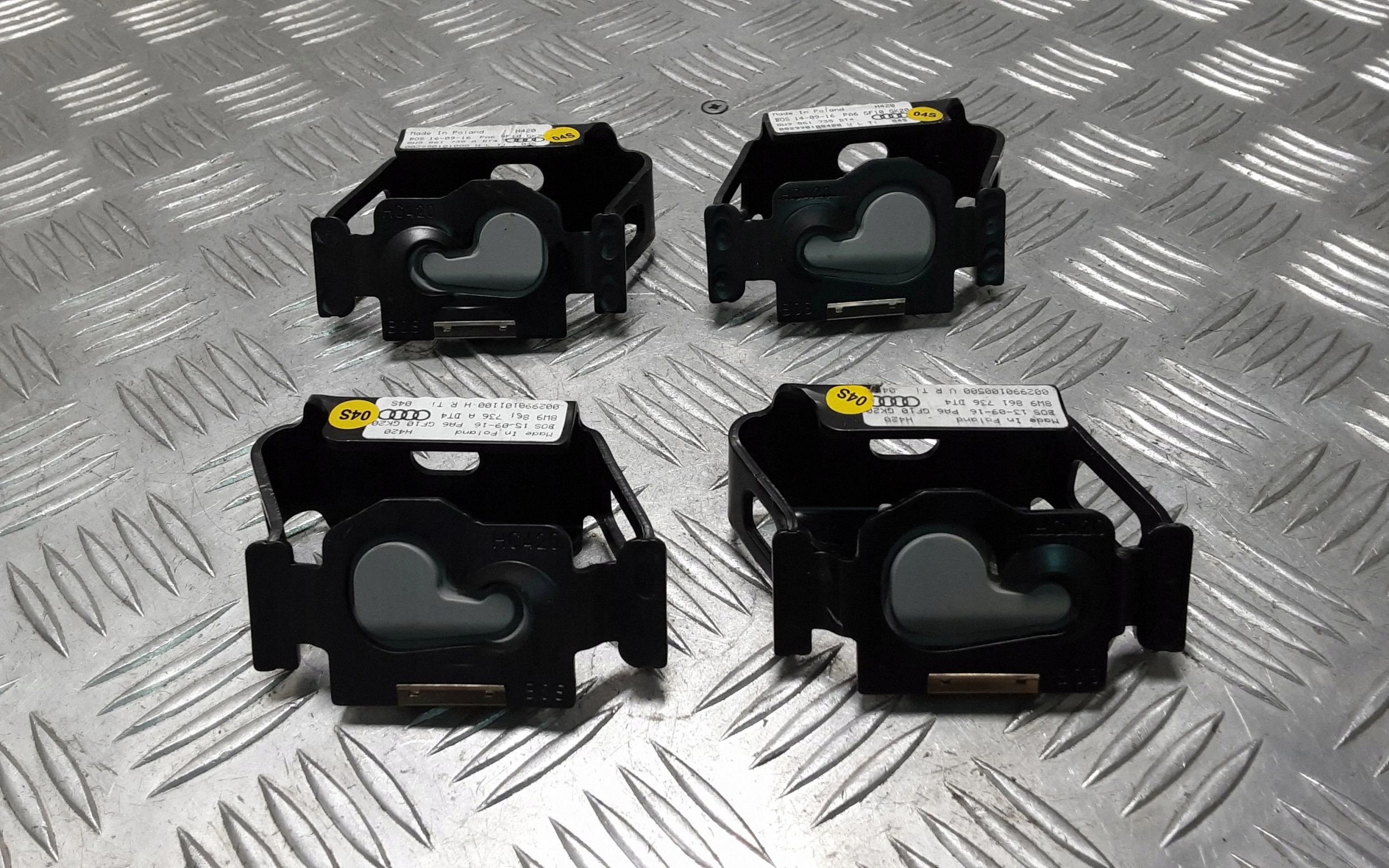 Fixation de filet de coffre Audi OE 8W9861735A image 2