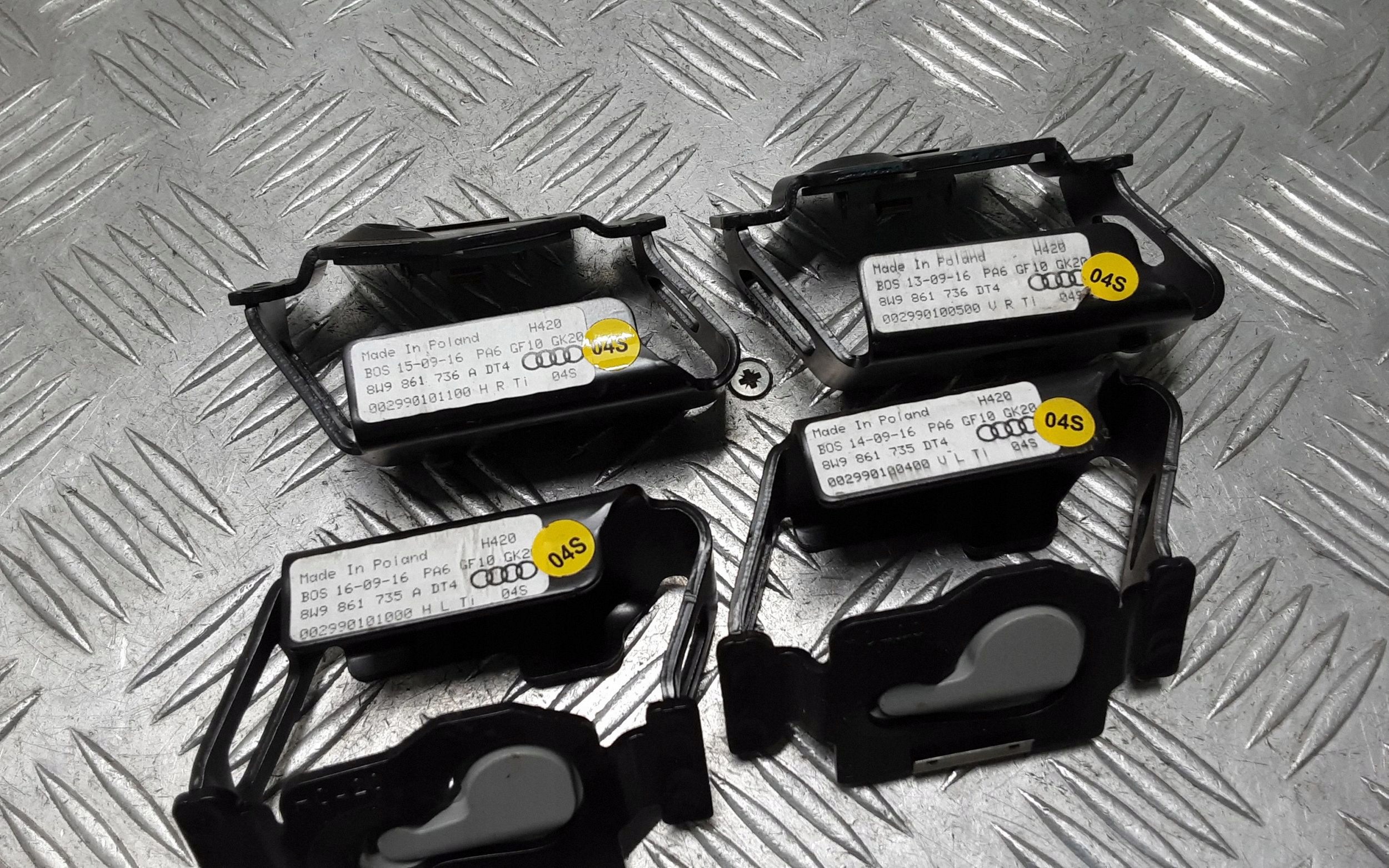 Fixation de filet de coffre Audi OE 8W9861735A image 4