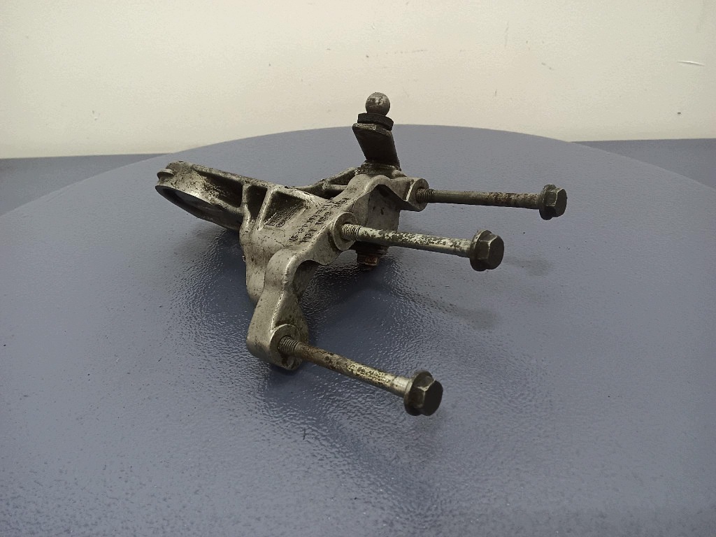 Support boîte de vitesses VW Golf II 1.6 TD 60ch image 3