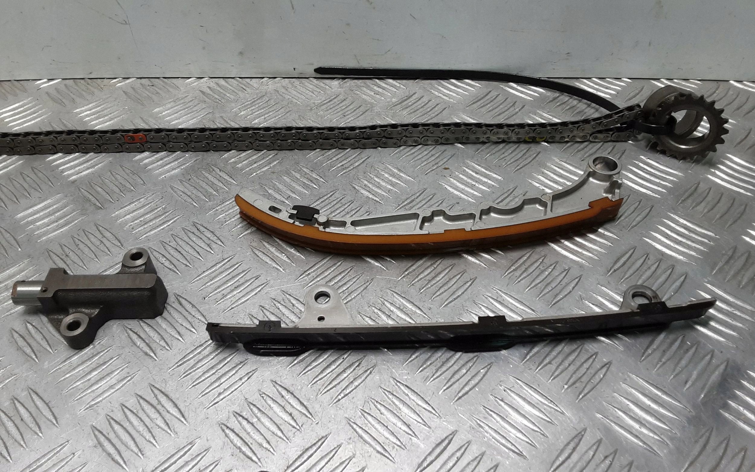 Toyota Yaris XP210 jakohihna ERN71142