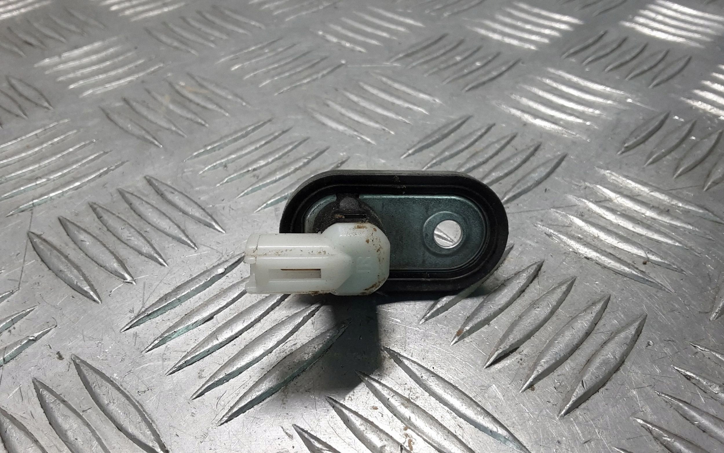 Sensor de apertura de puerta Toyota Land Cruiser 2016 image 3