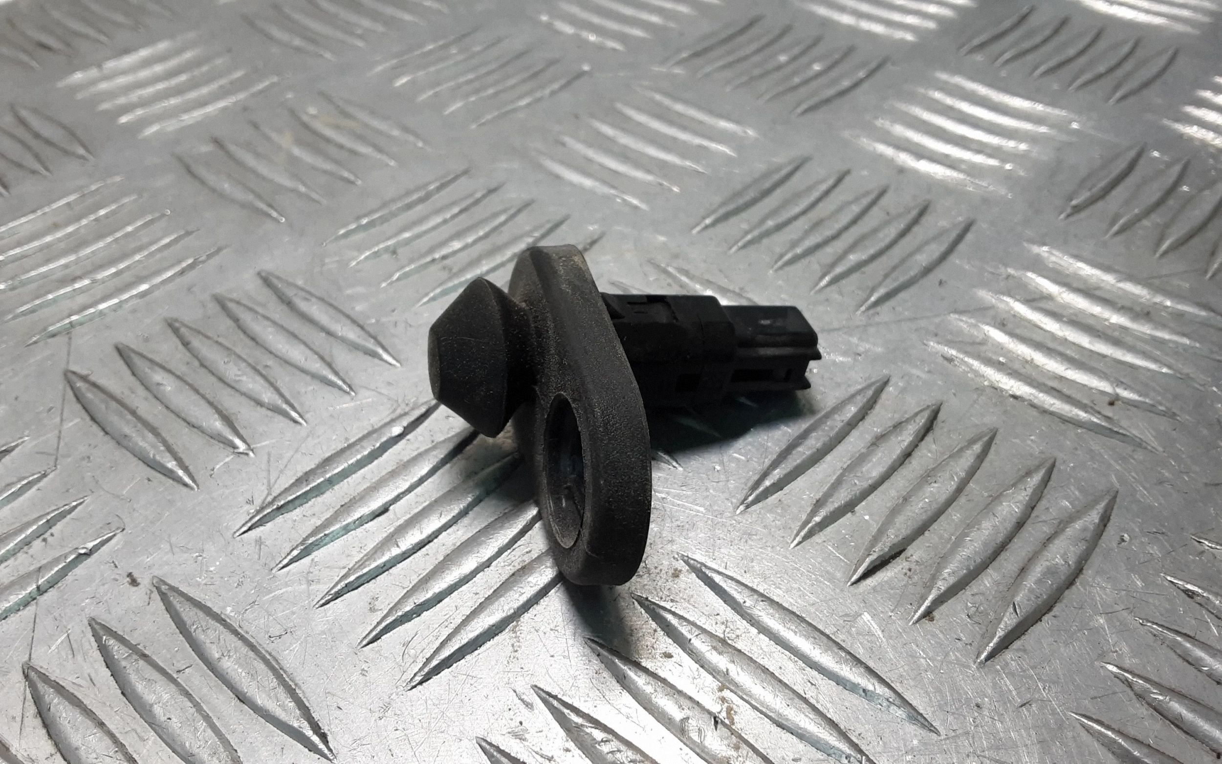 Toyota Land Cruiser J150 Achterdeurcontactsensor ERN72820 image 2