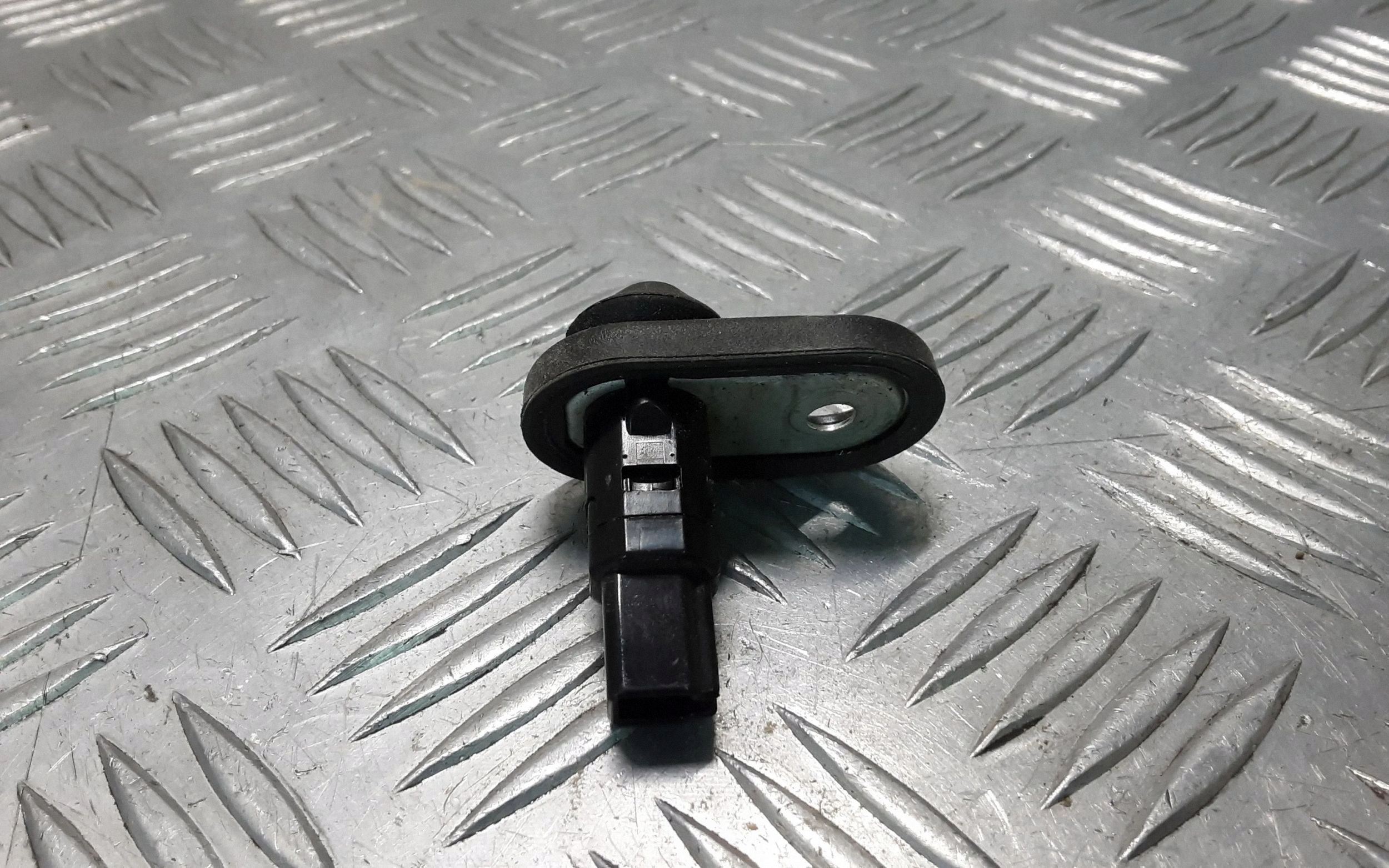 Toyota Land Cruiser J150 Achterdeurcontactsensor ERN72820 image 3