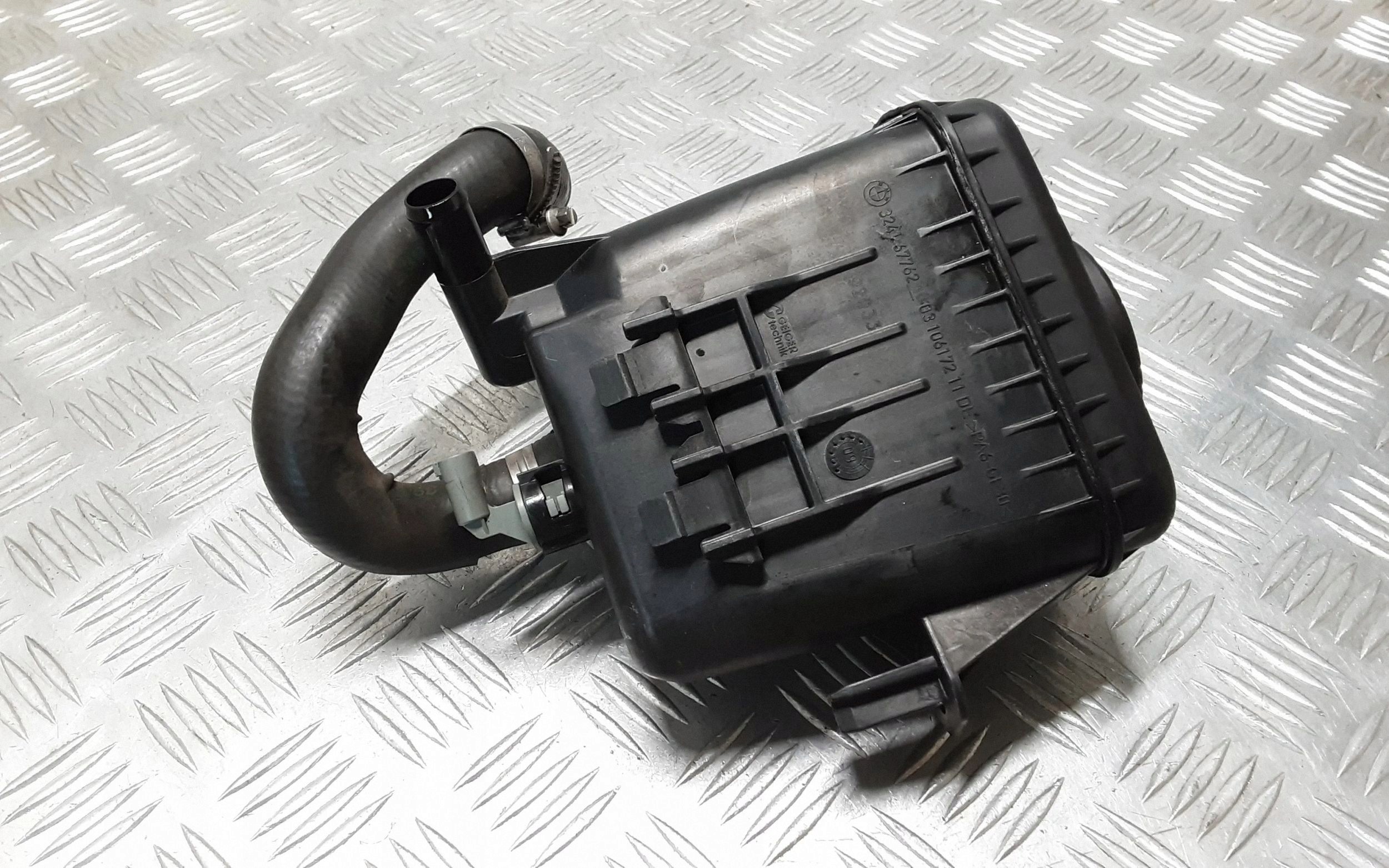 BMW 7 F01 F02 F03 F04 Ohjaustehostimen säiliö 6776432