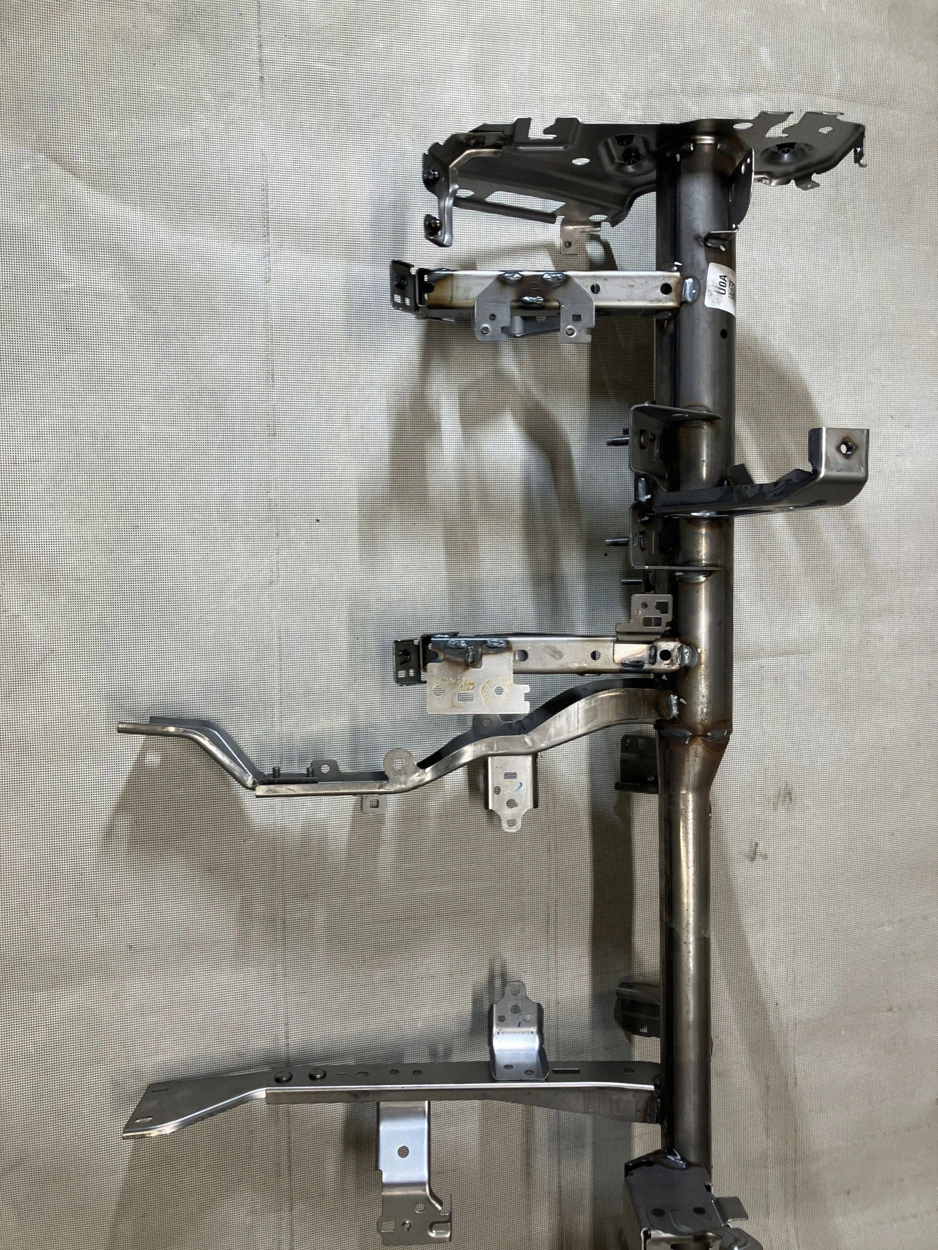 Nissan Navara D23 kojelaudan vahvike 678705JU0A