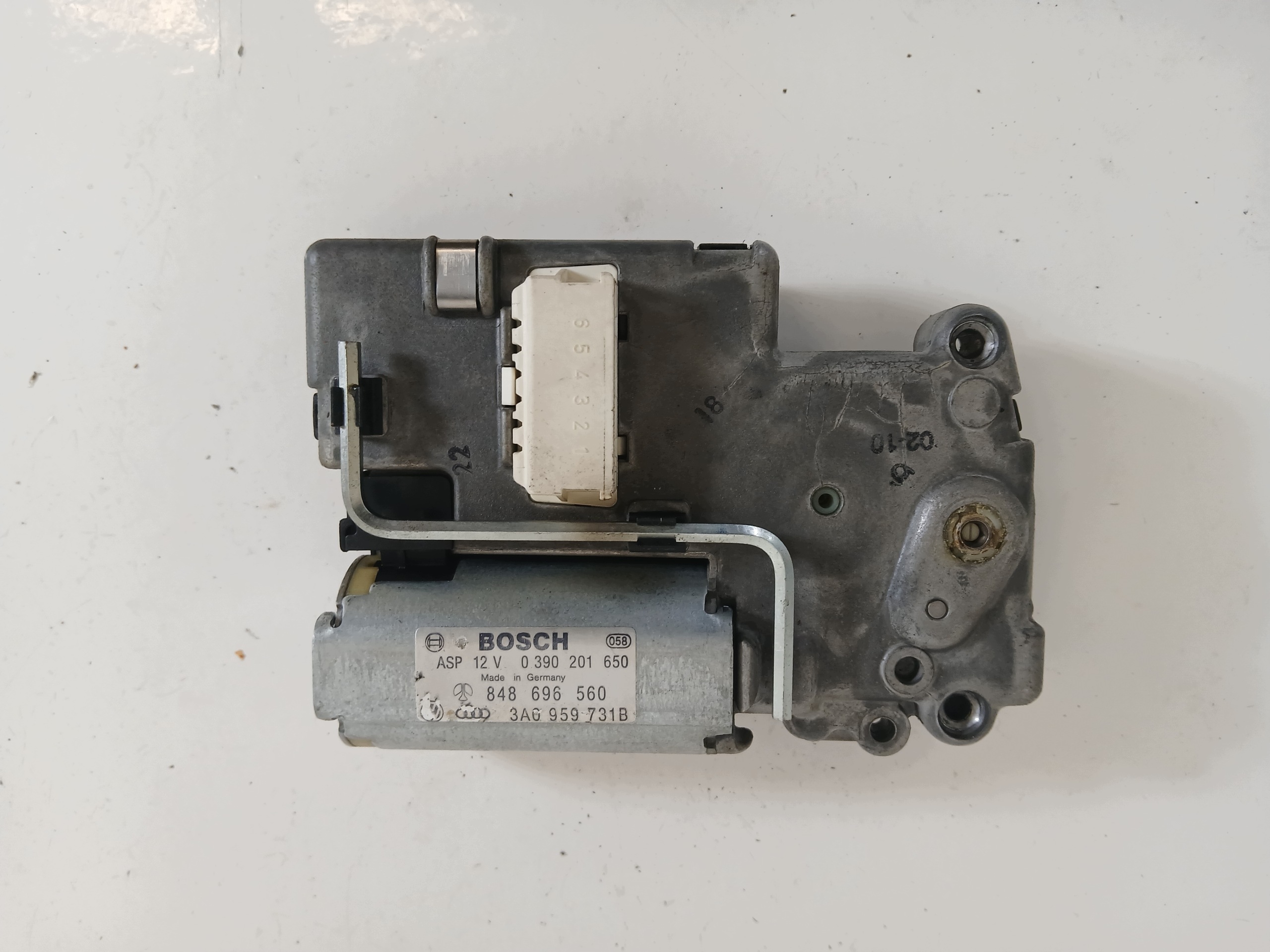 VW Golf III Vento kattoluukun moottori 3A0959731B