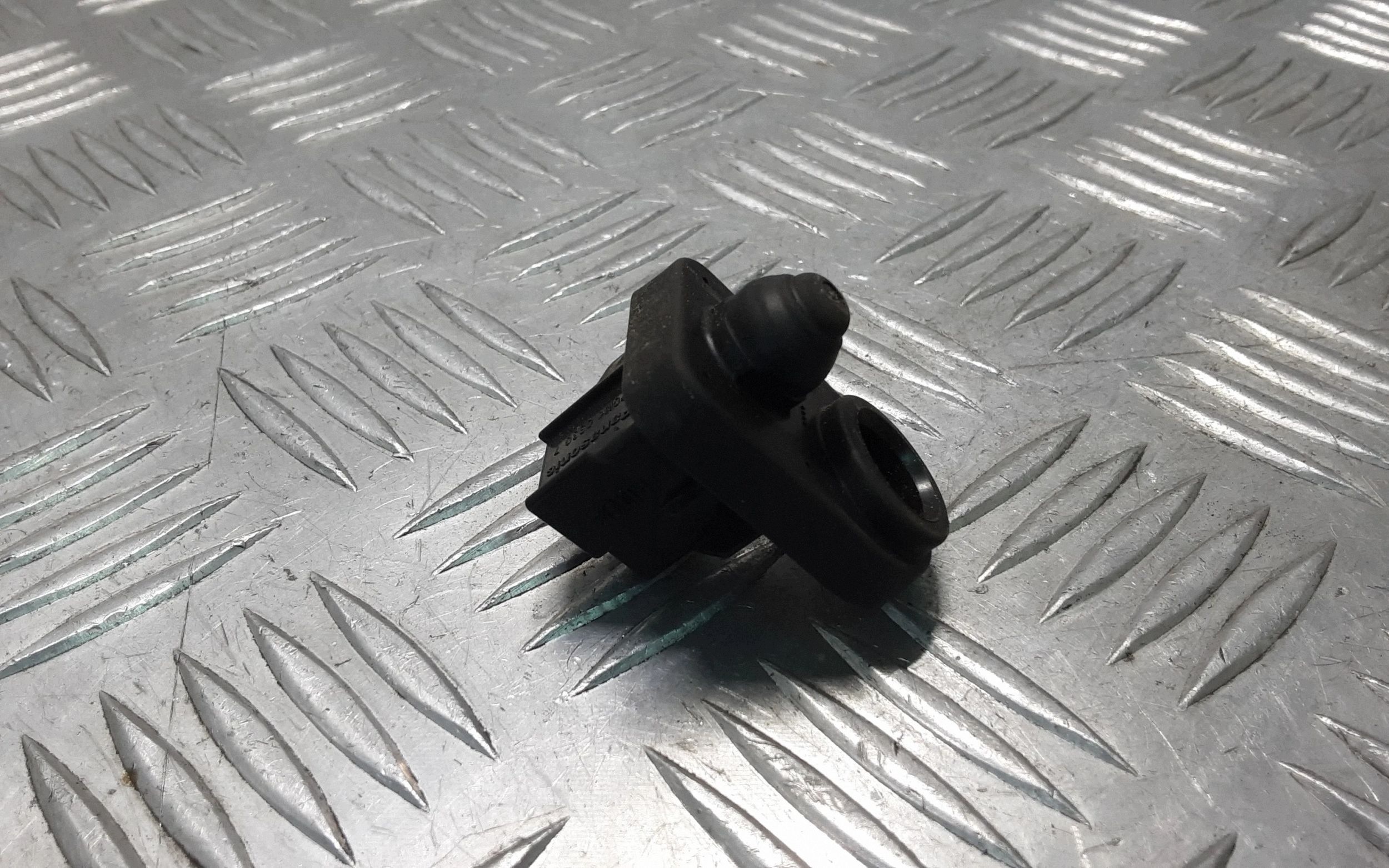 Sensor de puerta Nissan Navara D23 2016 image 2