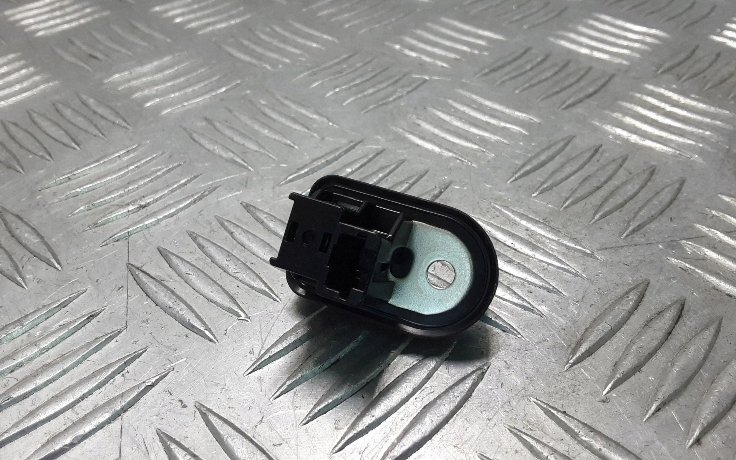 Sensor de puerta Nissan Navara D23 2016 image 3