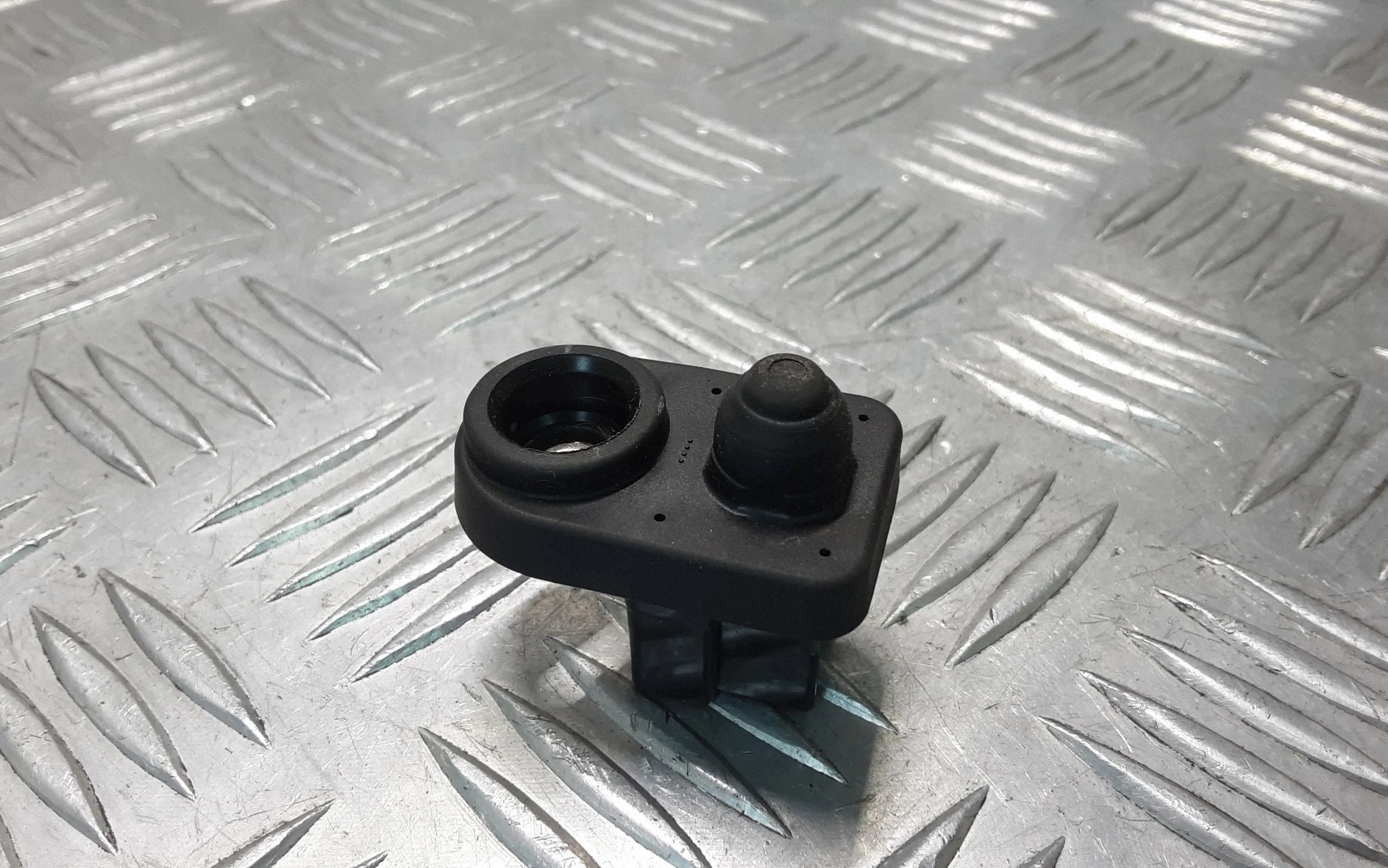 Sensor apertura puerta trasera Nissan Navara D23 ERN73875 image 2