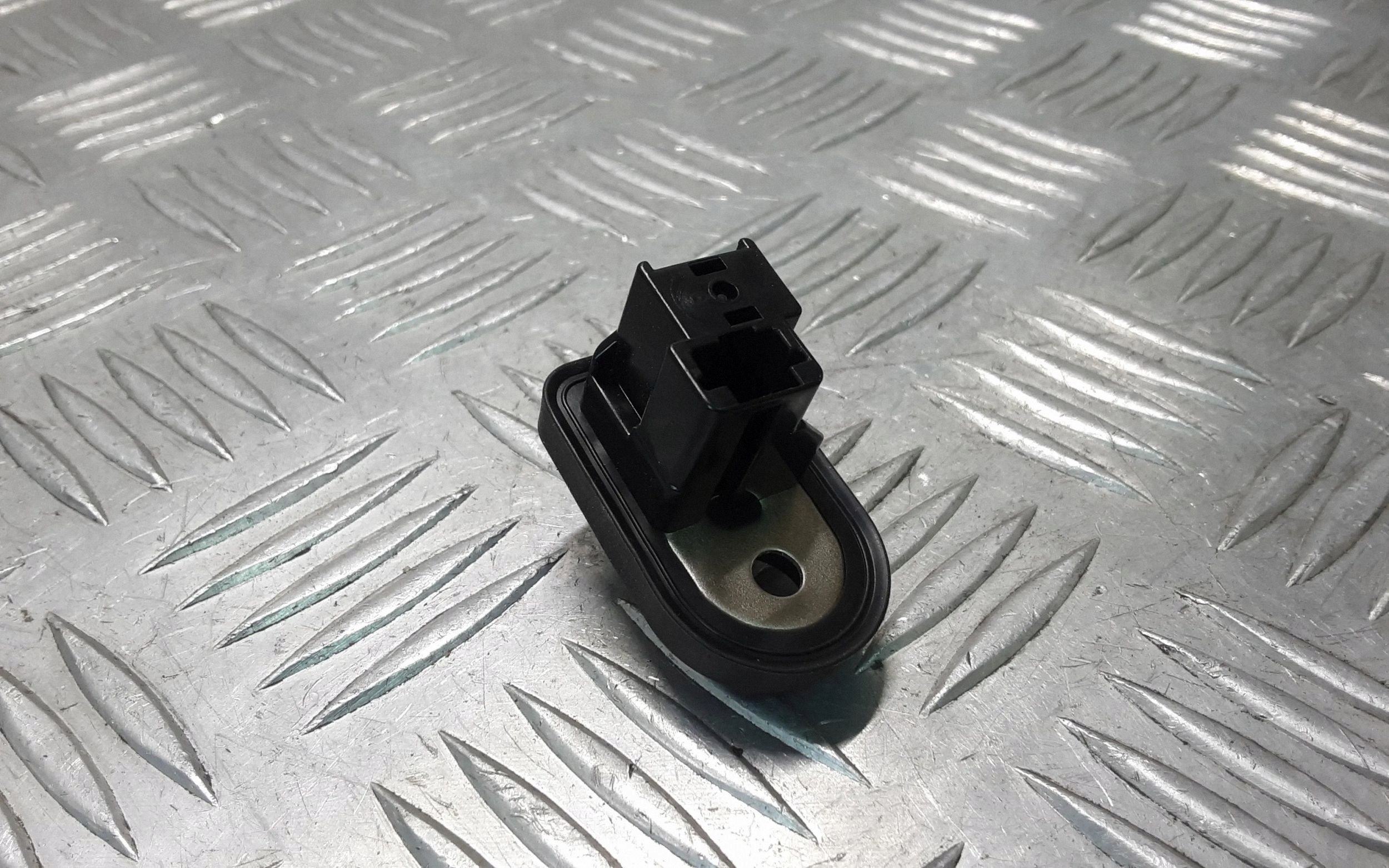 Sensor apertura puerta trasera Nissan Navara D23 ERN73875 image 3