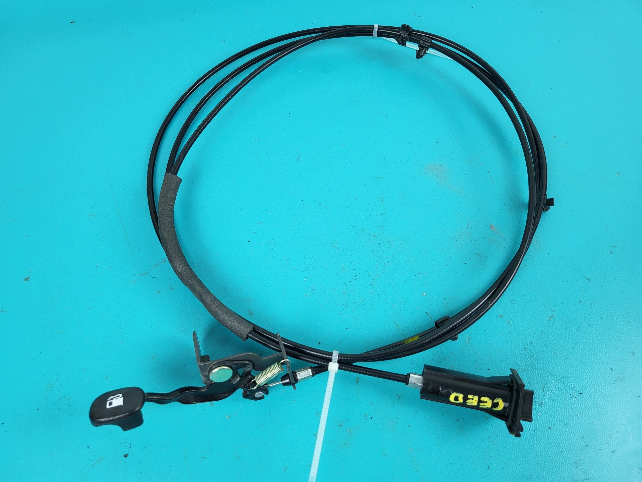 KIA CEED I 1H000-1A10 Câble trappe carburant image 2