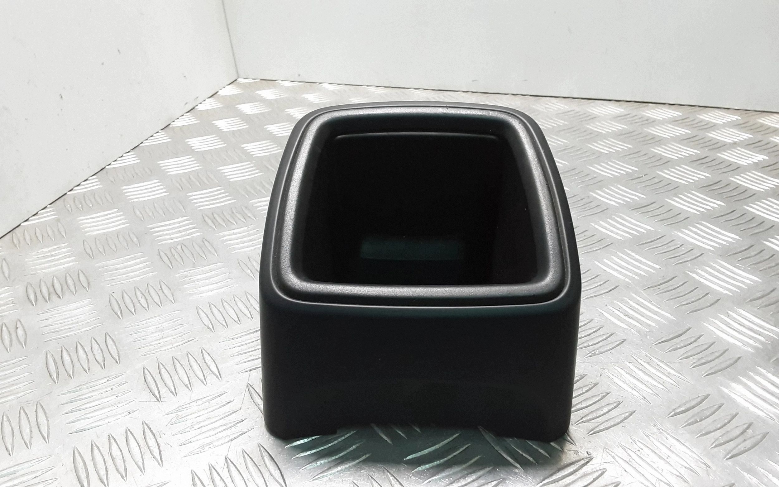 Toma de mechero trasera Volvo XC40 2018 31469045 image 2
