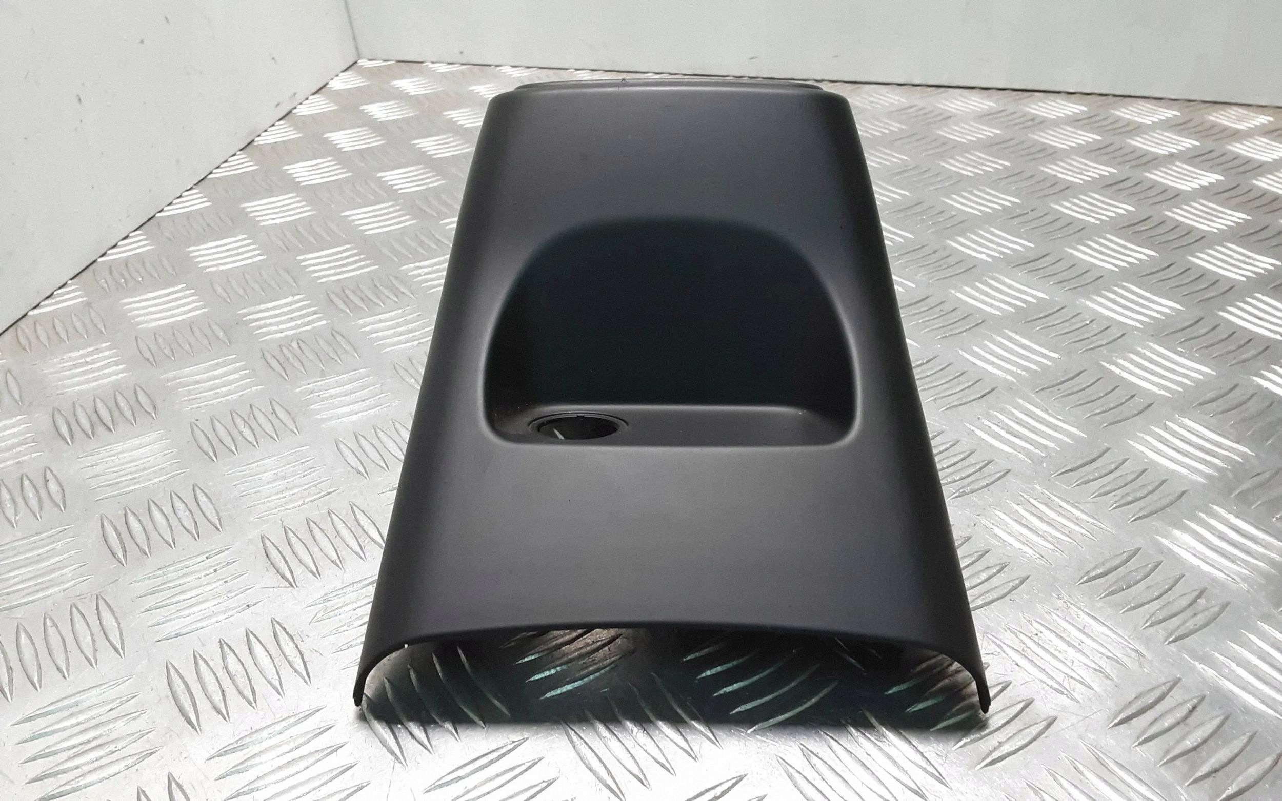 Toma de mechero trasera Volvo XC40 2018 31469045 image 3