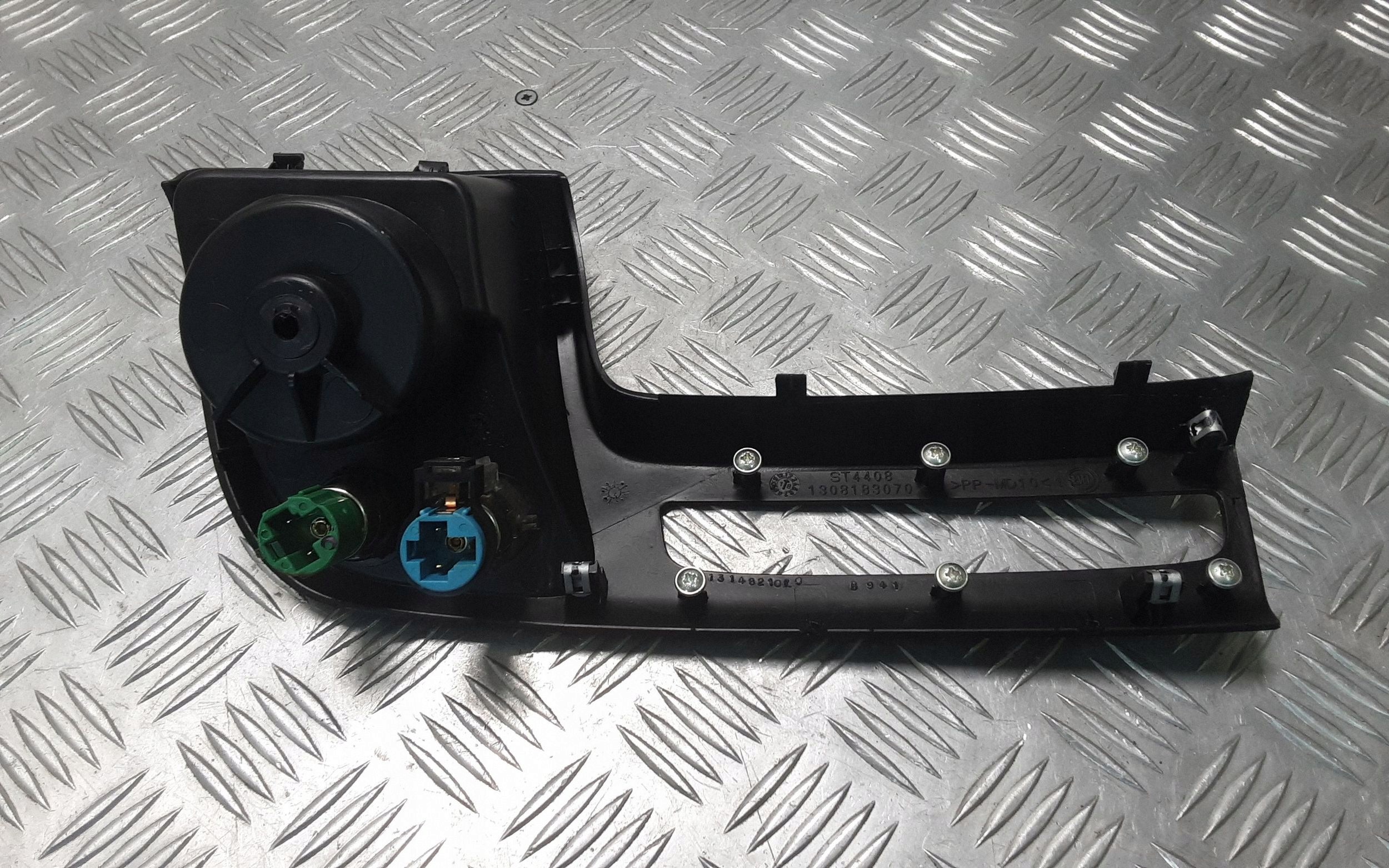 Peugeot Boxer 2018 Lighter Socket 1308183070 image 4