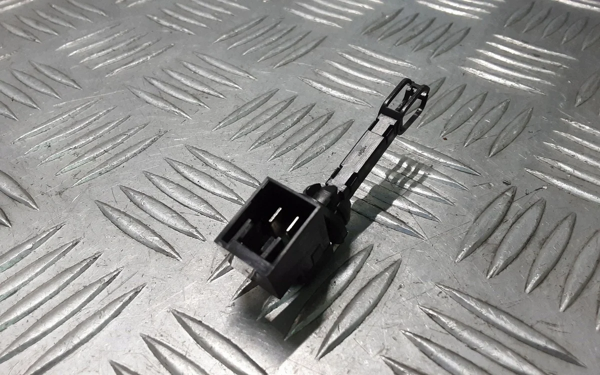 2018 Peugeot Boxer Interior Temp Sensor A64001100 image 3