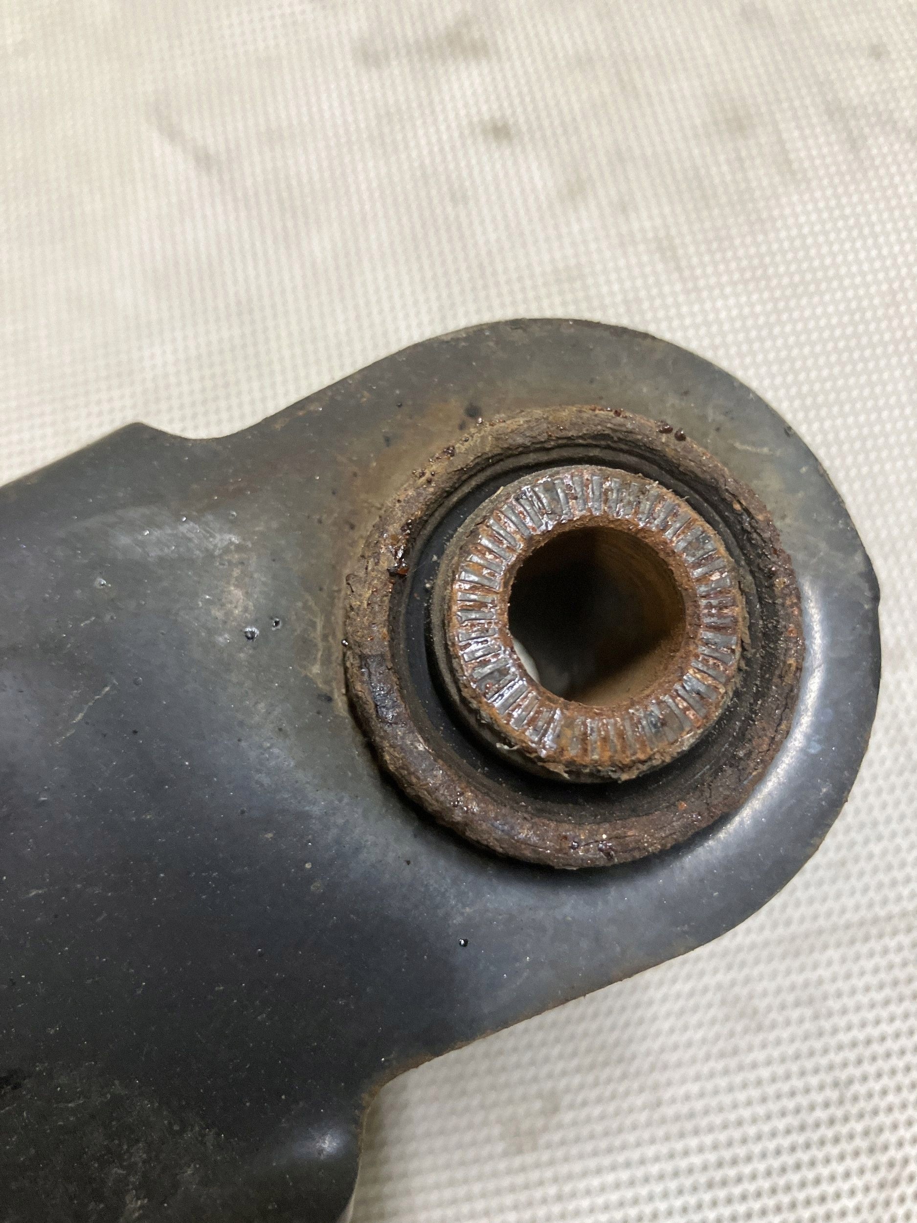 Support de ressort arrière Toyota RAV4 XA40 (2017) image 3