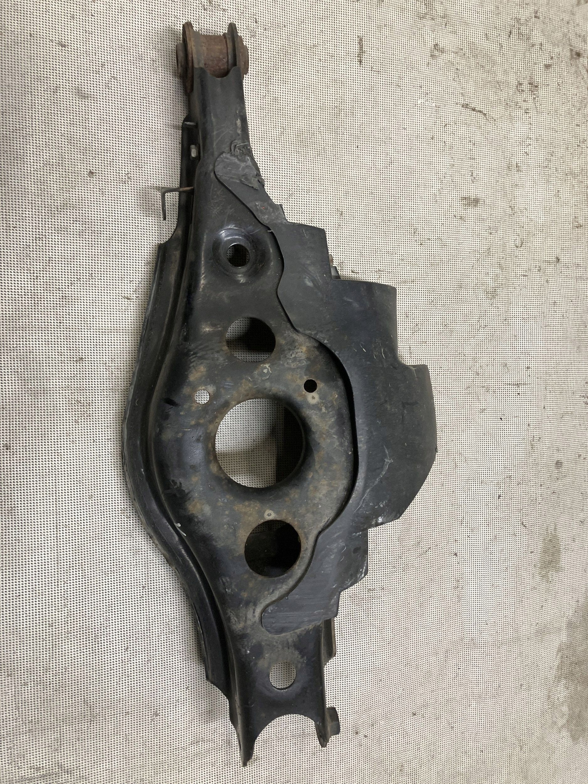 Support de ressort arrière Toyota RAV4 XA40 (2017) image 4