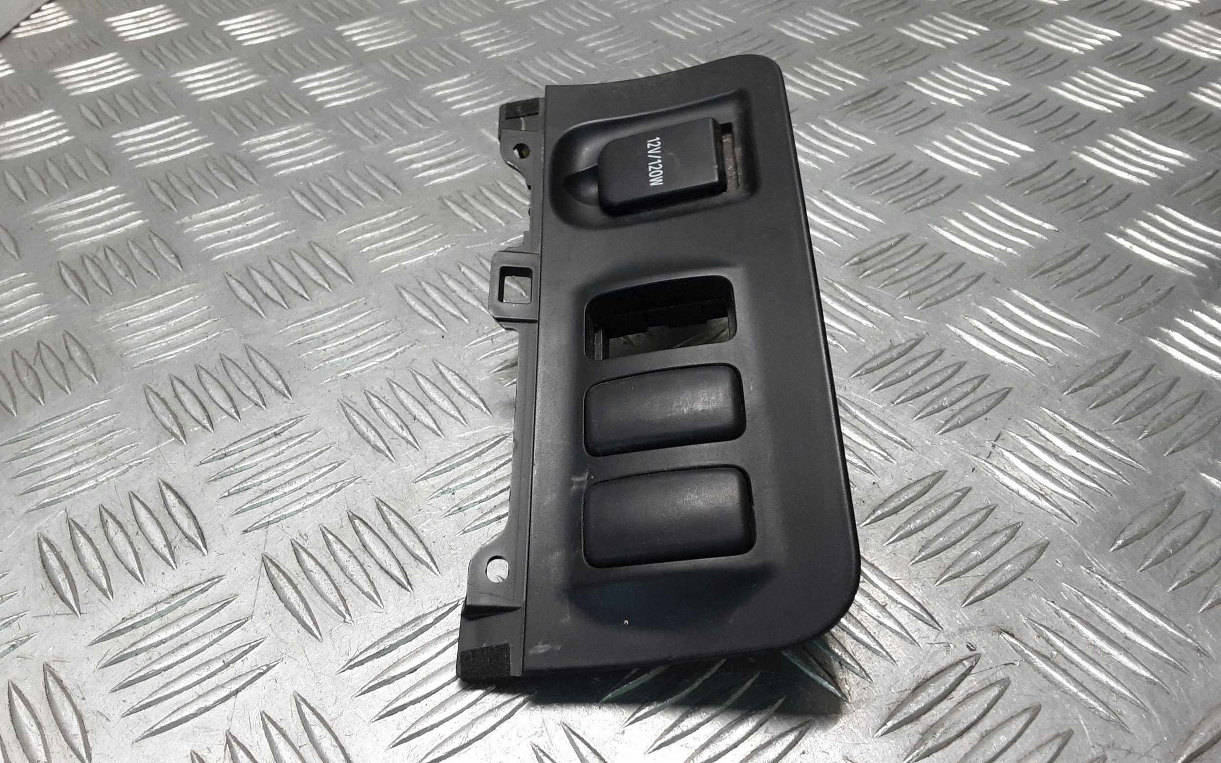 Tomada 12V Dianteira Toyota Land Cruiser J120 2007 image 3
