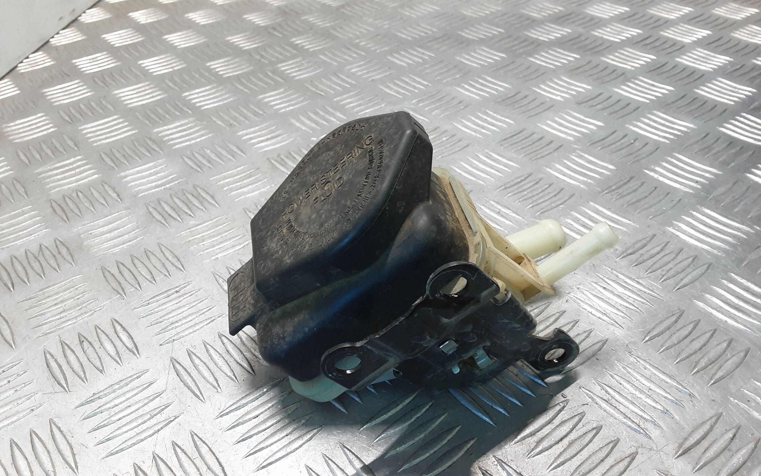 Toyota Hilux VIII ohjaustehostimen säiliö ERN84943 image 2