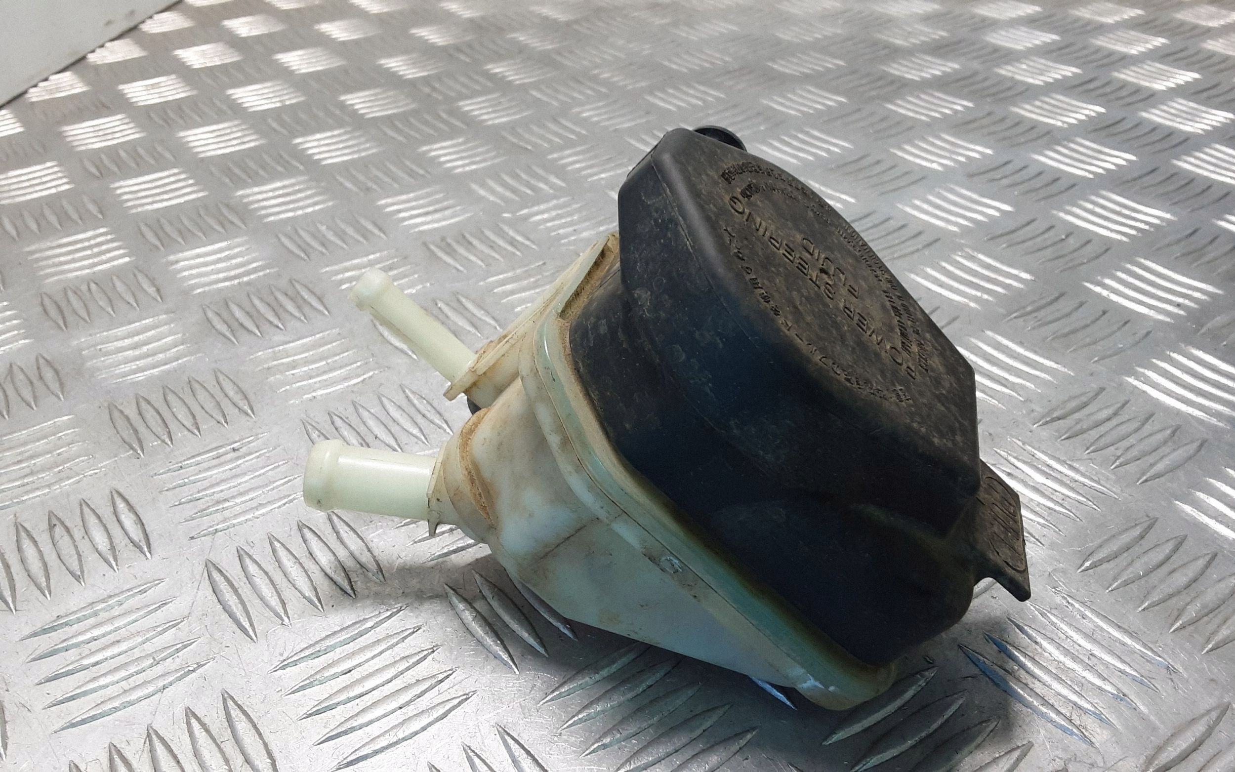 Toyota Hilux VIII ohjaustehostimen säiliö ERN84943 image 3