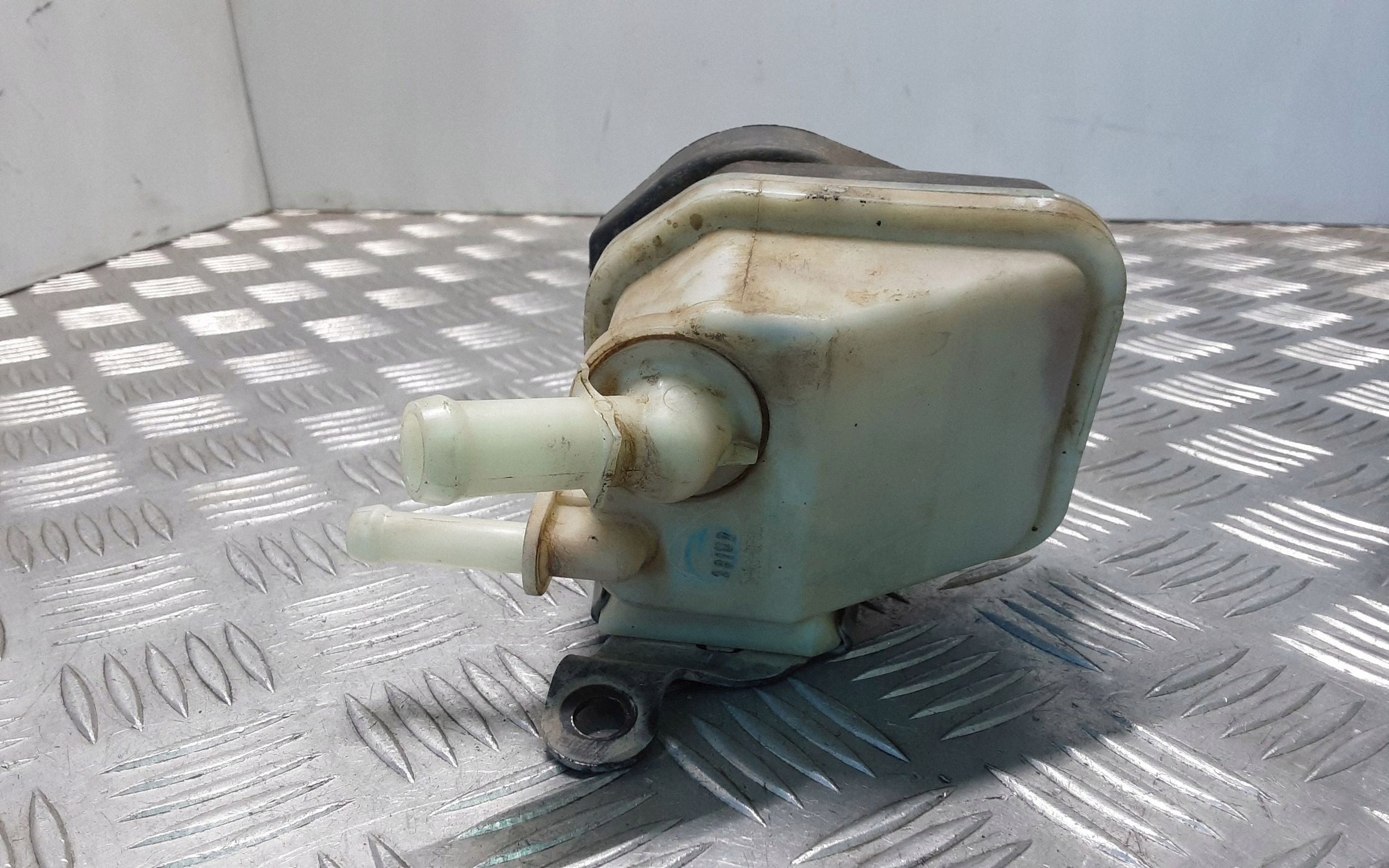 Toyota Hilux VIII ohjaustehostimen säiliö ERN84943 image 5