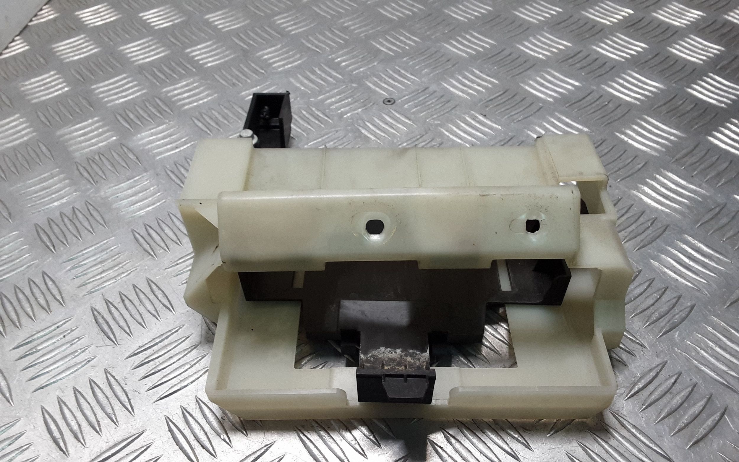 2011 Land Rover Evoque I Engine Computer Mount BJ3212A659AC image 2