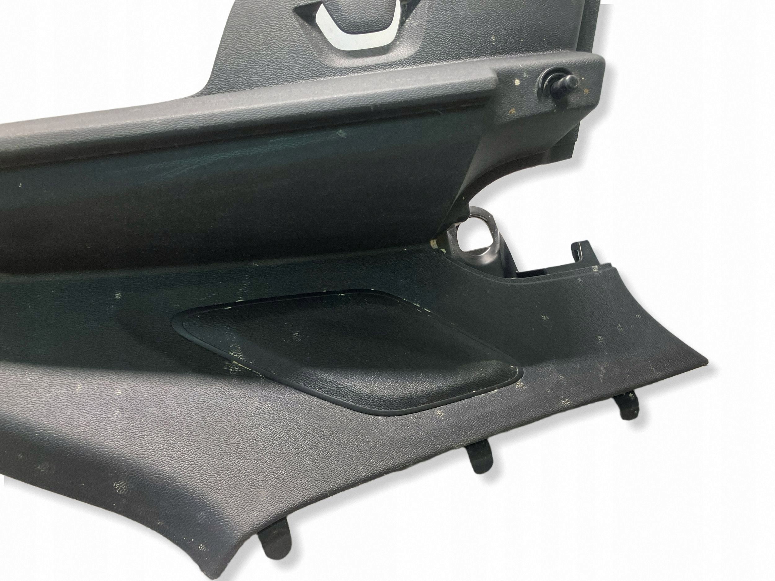 Fixation de store de coffre Volvo XC40 2018 - OEM 32244155 image 3