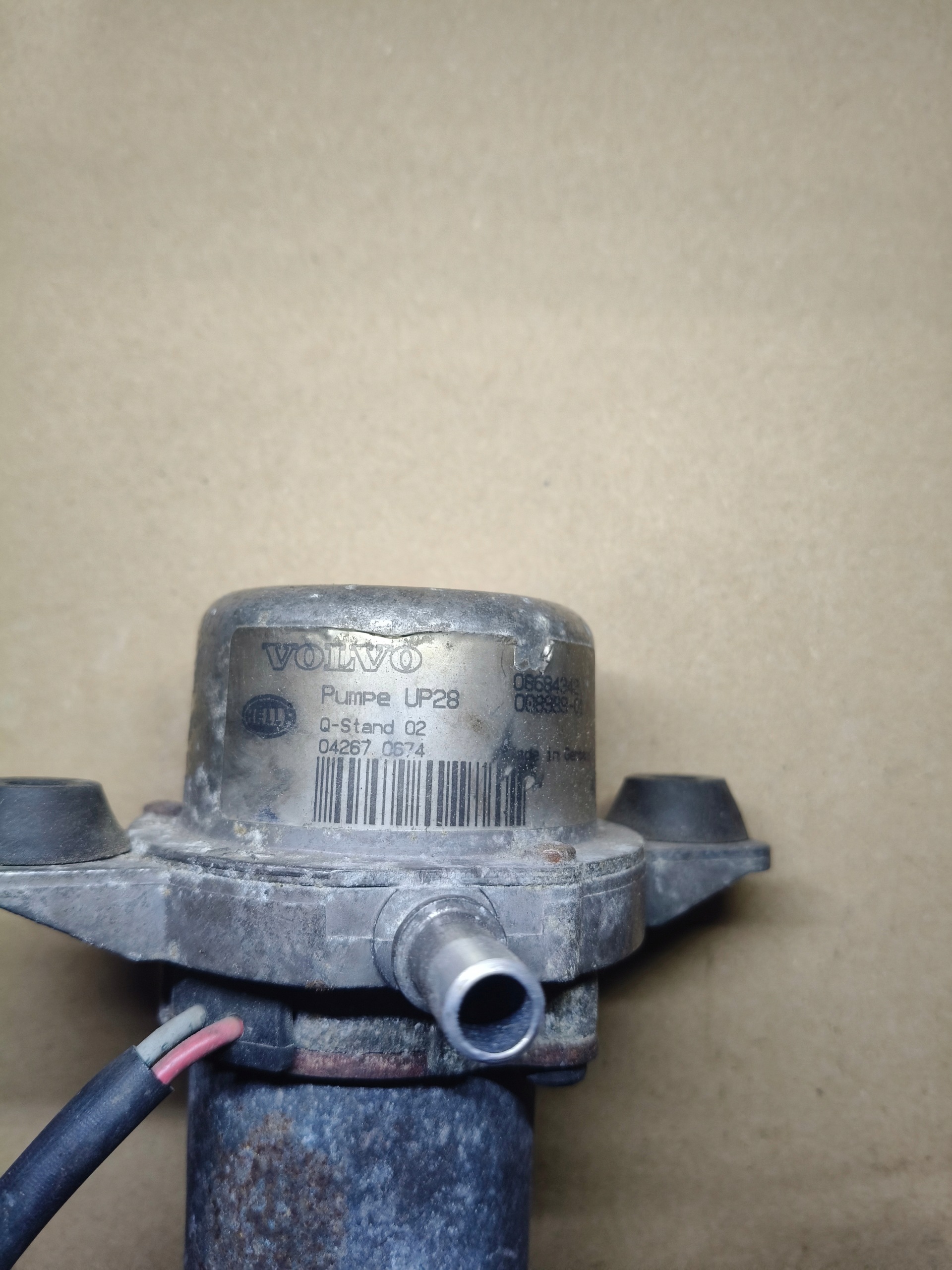 2004 Volvo V50 Brake Vacuum Pump 2400 Petrol OEM 08684342