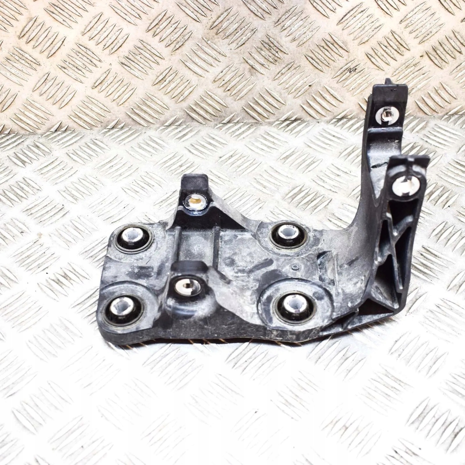 Support de fixation compresseur clim Ford Mustang Mach-E LJ9H19F669AE image 2