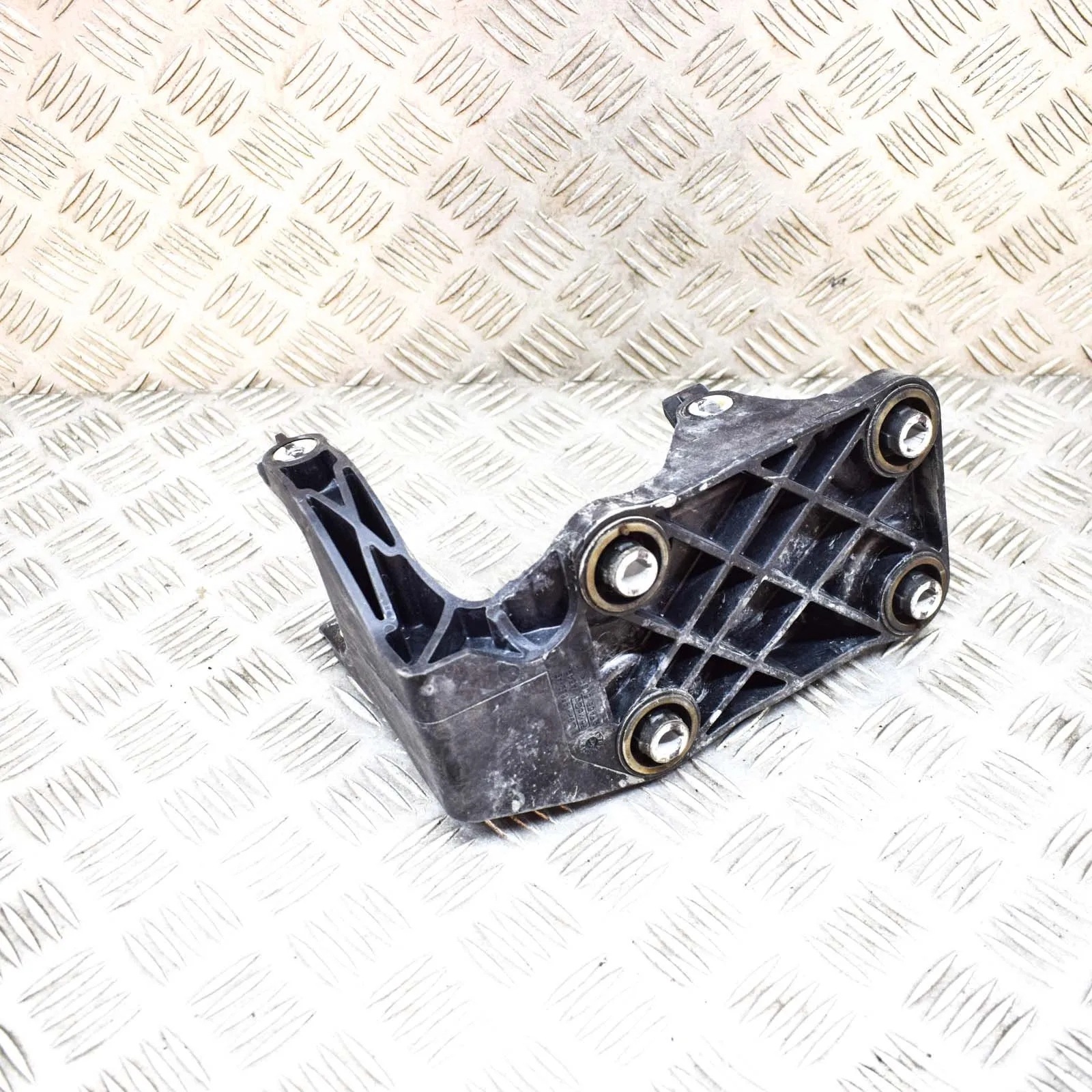 Support de fixation compresseur clim Ford Mustang Mach-E LJ9H19F669AE image 5