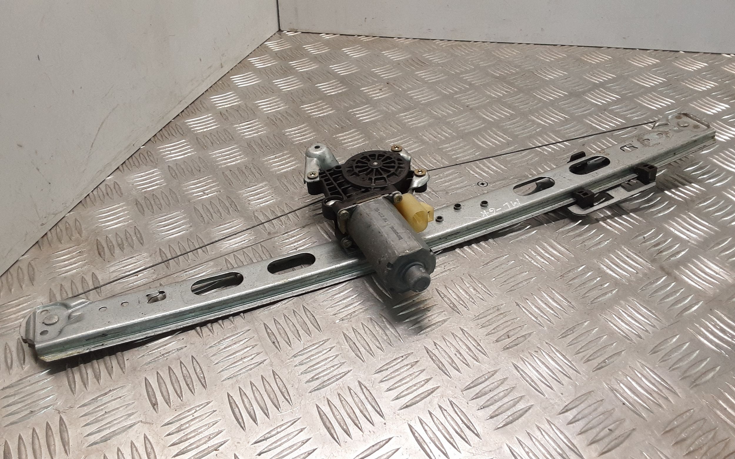 Elevador Manual de Ventanilla Delantera Mercedes 9137041094 image 2
