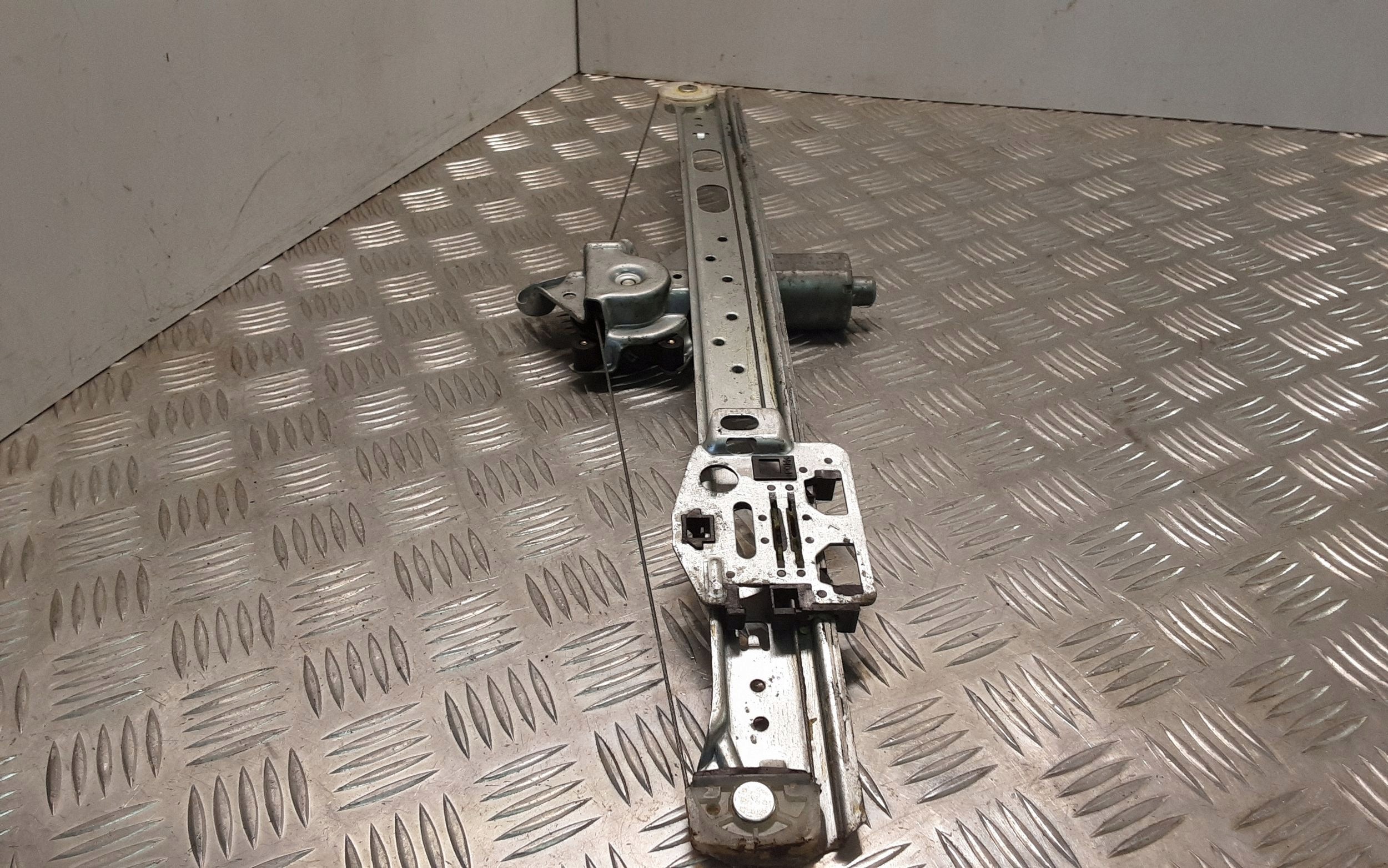Elevador Manual de Ventanilla Delantera Mercedes 9137041094 image 3