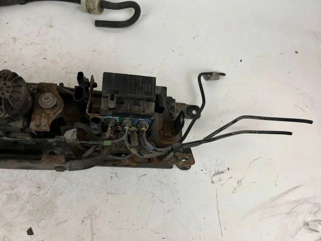 Compressor Suspensão Maserati Levante SUV Usado image 4