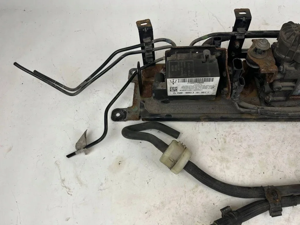Compressor Suspensão Maserati Levante SUV Usado image 8
