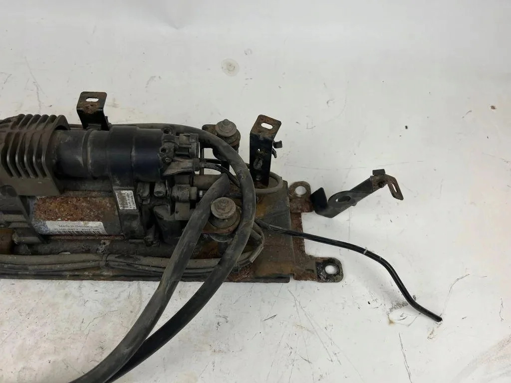 Compressor Suspensão Maserati Levante SUV Usado image 10