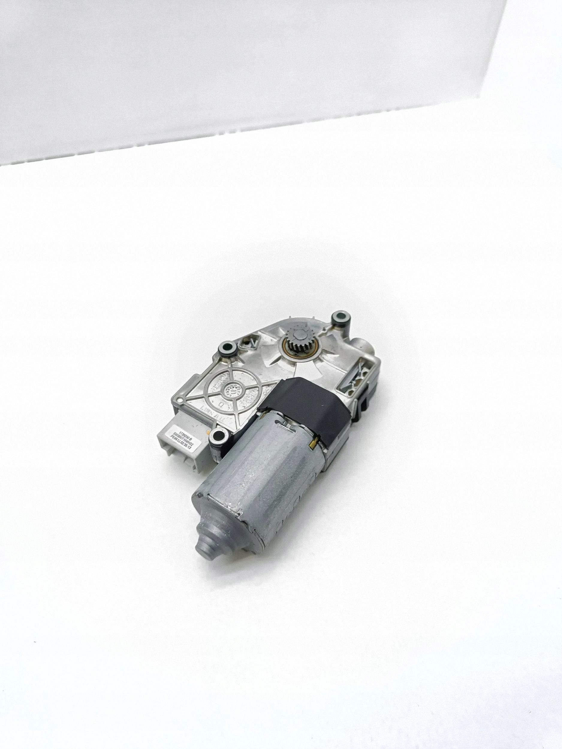 Moteur toit ouvrant VW Golf VII 2014 image 2