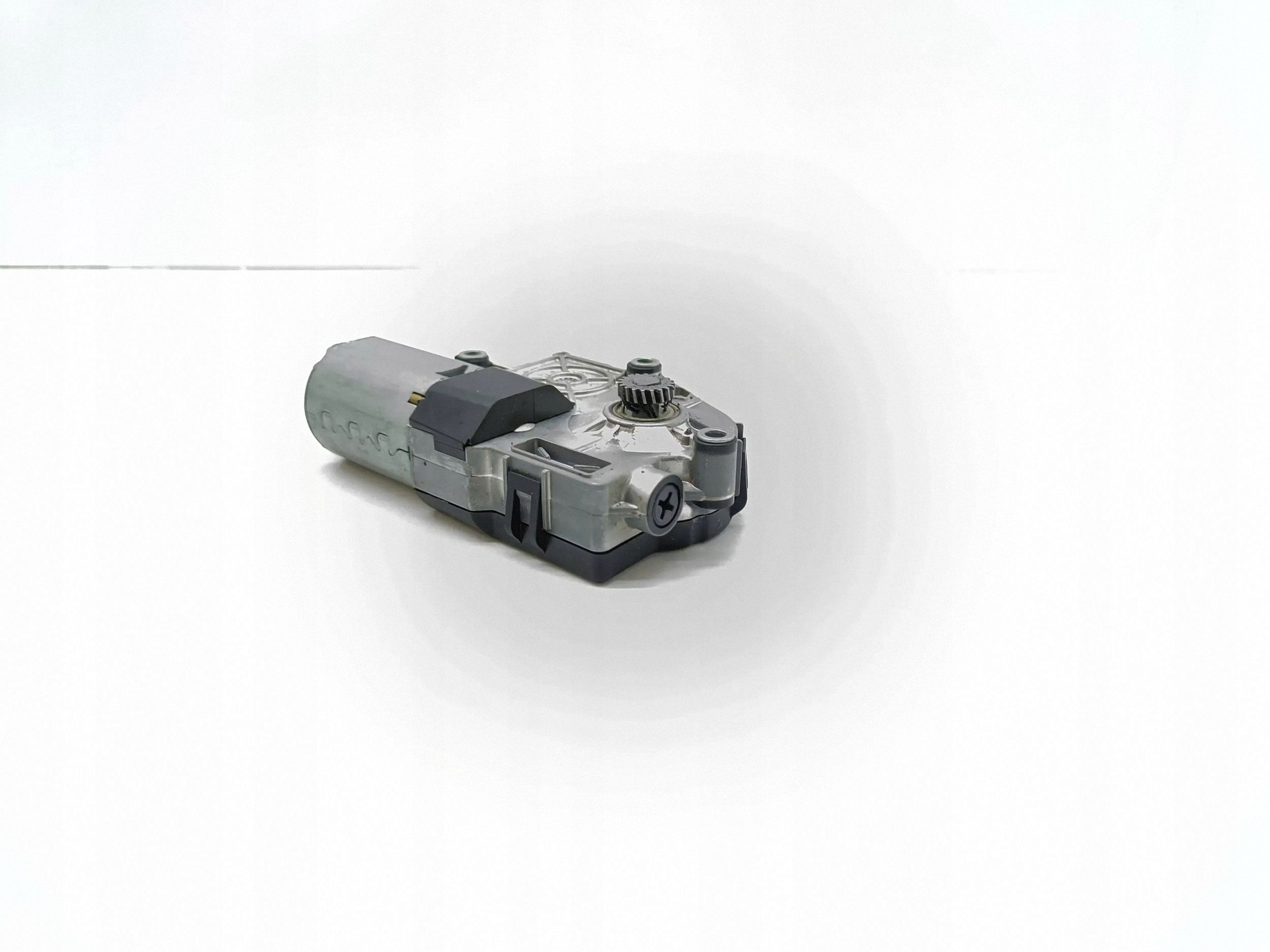 Moteur toit ouvrant VW Golf VII 2014 image 4
