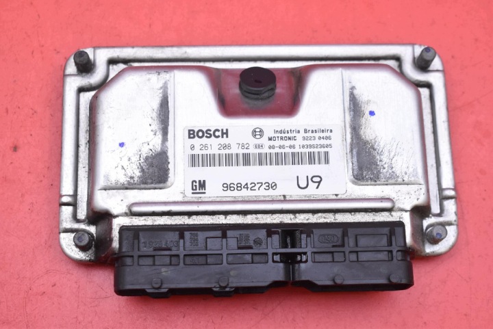 Calculateur moteur 96842730 Chevrolet Captiva I C100 2.4 16V 136 ch 06-11