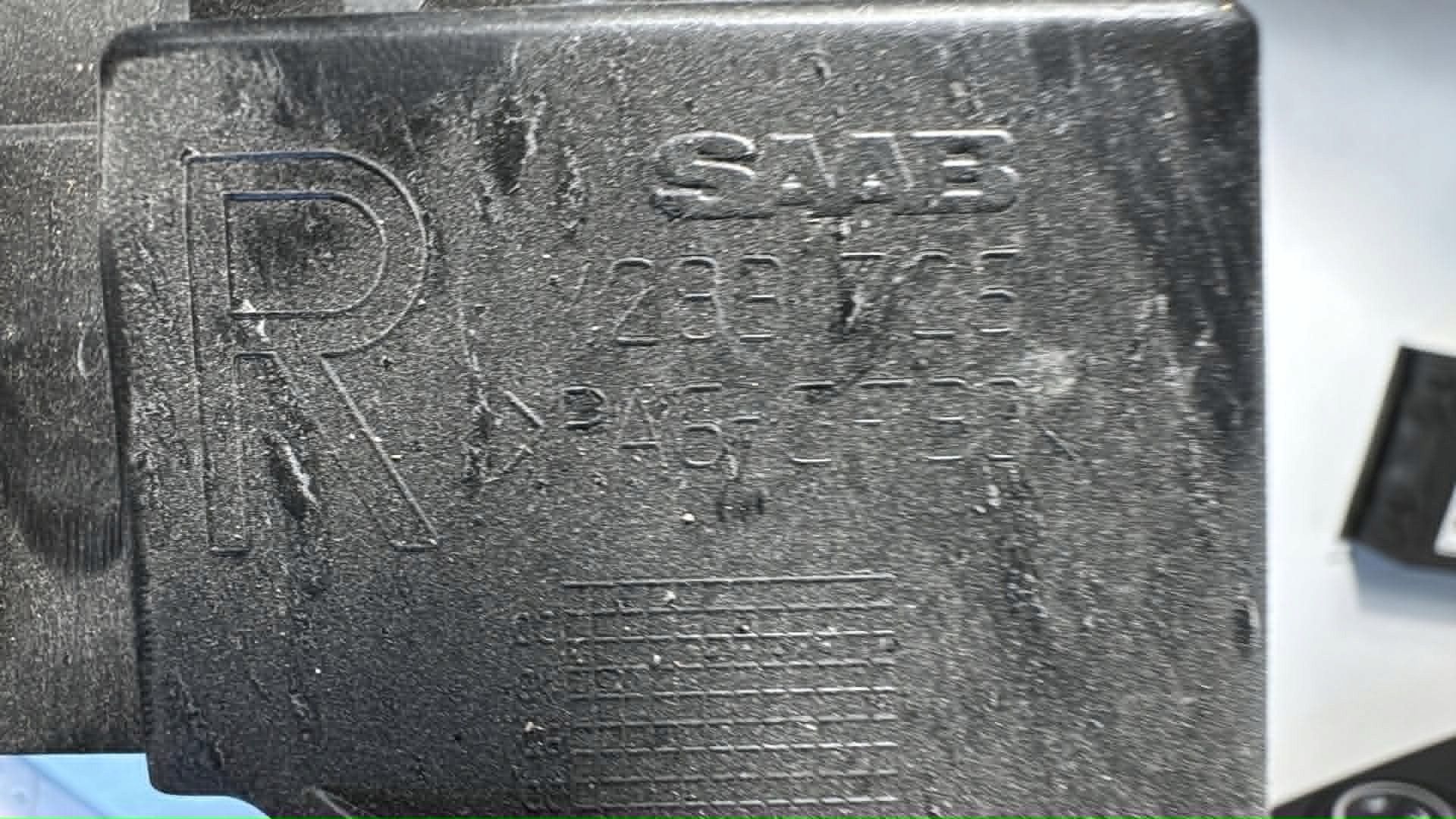 Takaluukun sivupaneeli Cabrio oikea Saab