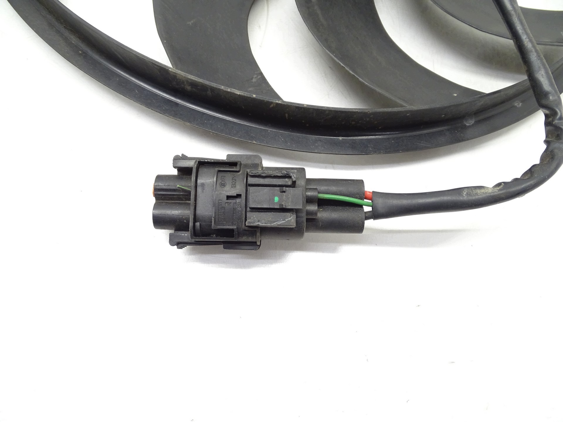 Kühlerlüfter BMW F30 8641946 Gebraucht image 3