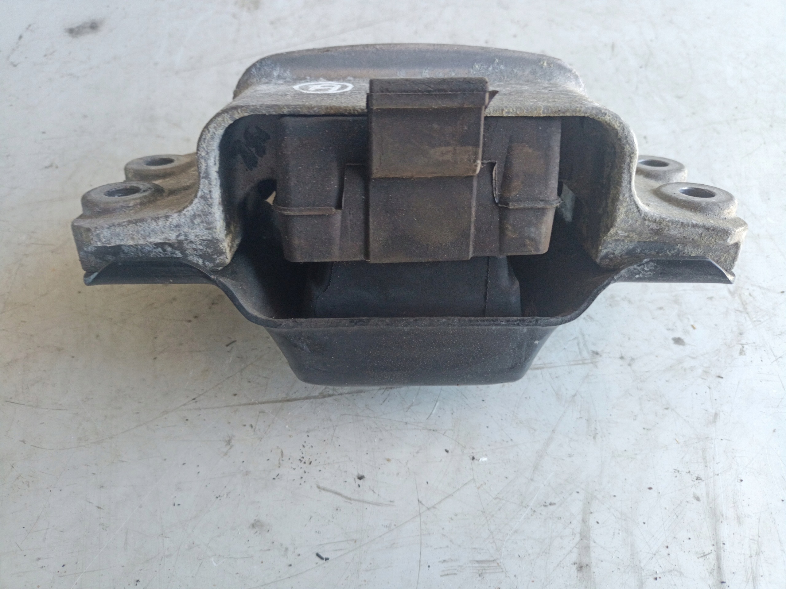 Moottorin kiinnike Audi VW Seat Skoda 1K0199555M