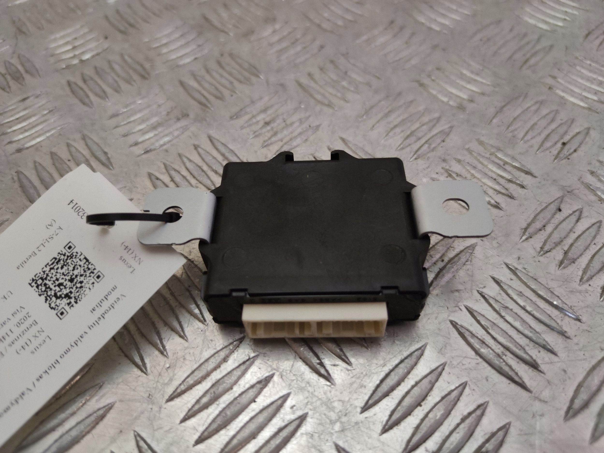 Module / Contrôleur de rétroviseurs latéraux Lexus NX image 3