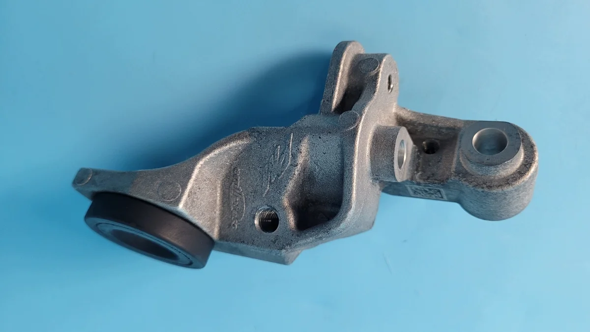 Soporte Motor Mercedes GLC A6542200300 Usado image 5